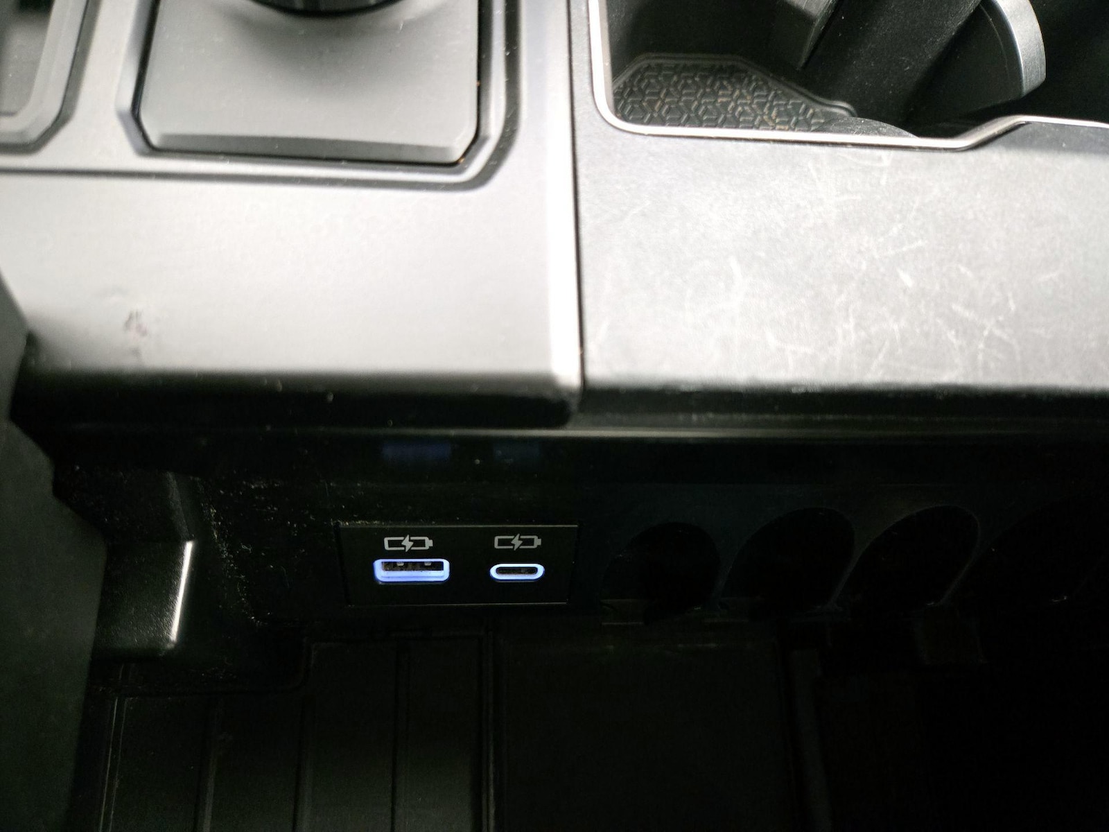 2025 Toyota Tundra Limited - Photo 19