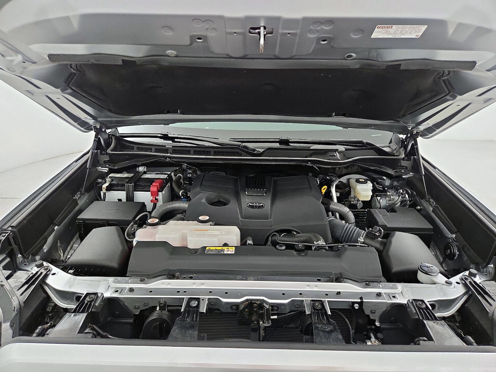 2025 Toyota Tundra Limited - Photo 23