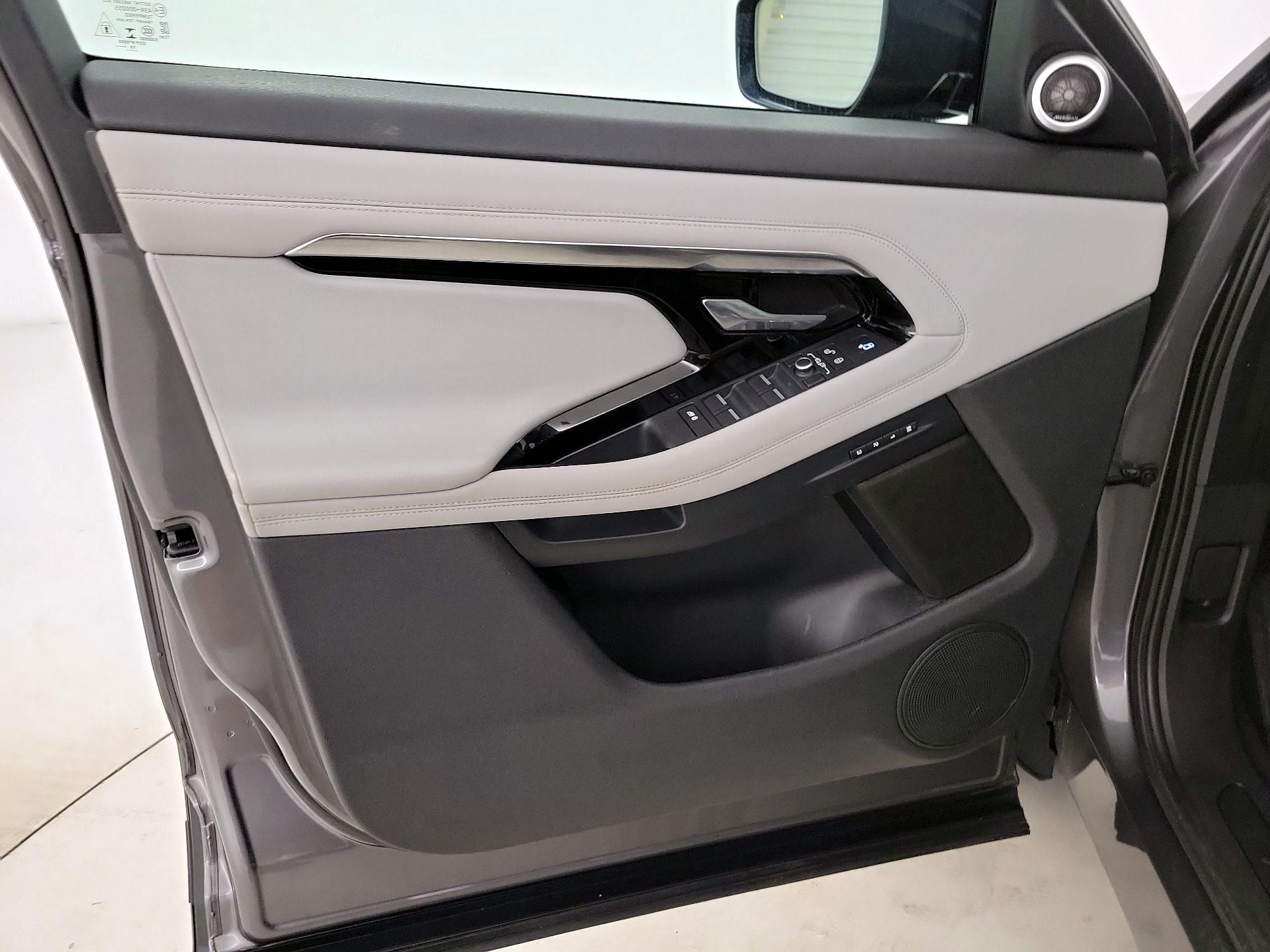 Thumbnail: 2020 Land Rover Range Rover Evoque - 12