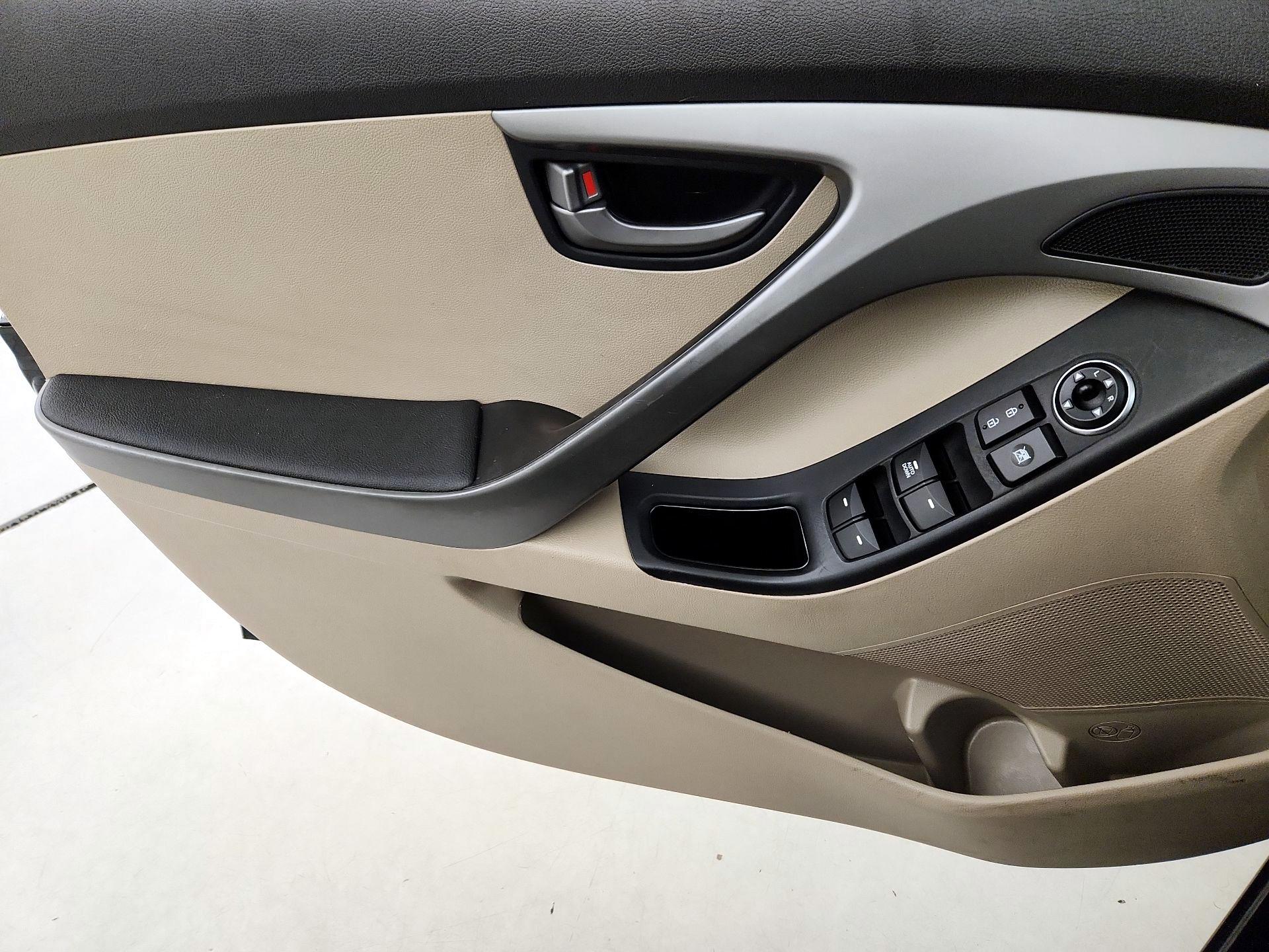 Thumbnail: 2016 Hyundai Elantra - 12