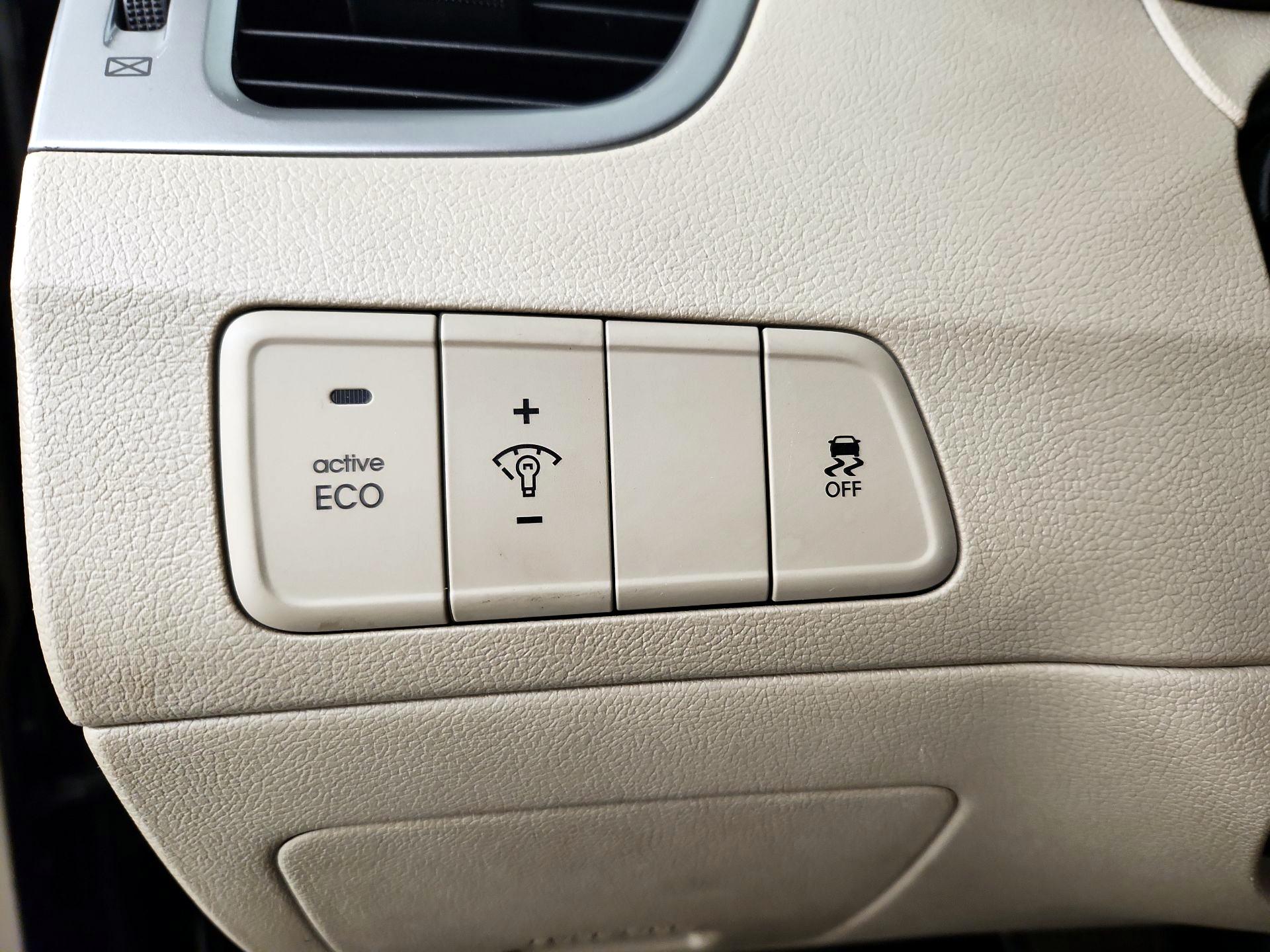 Thumbnail: 2016 Hyundai Elantra - 13