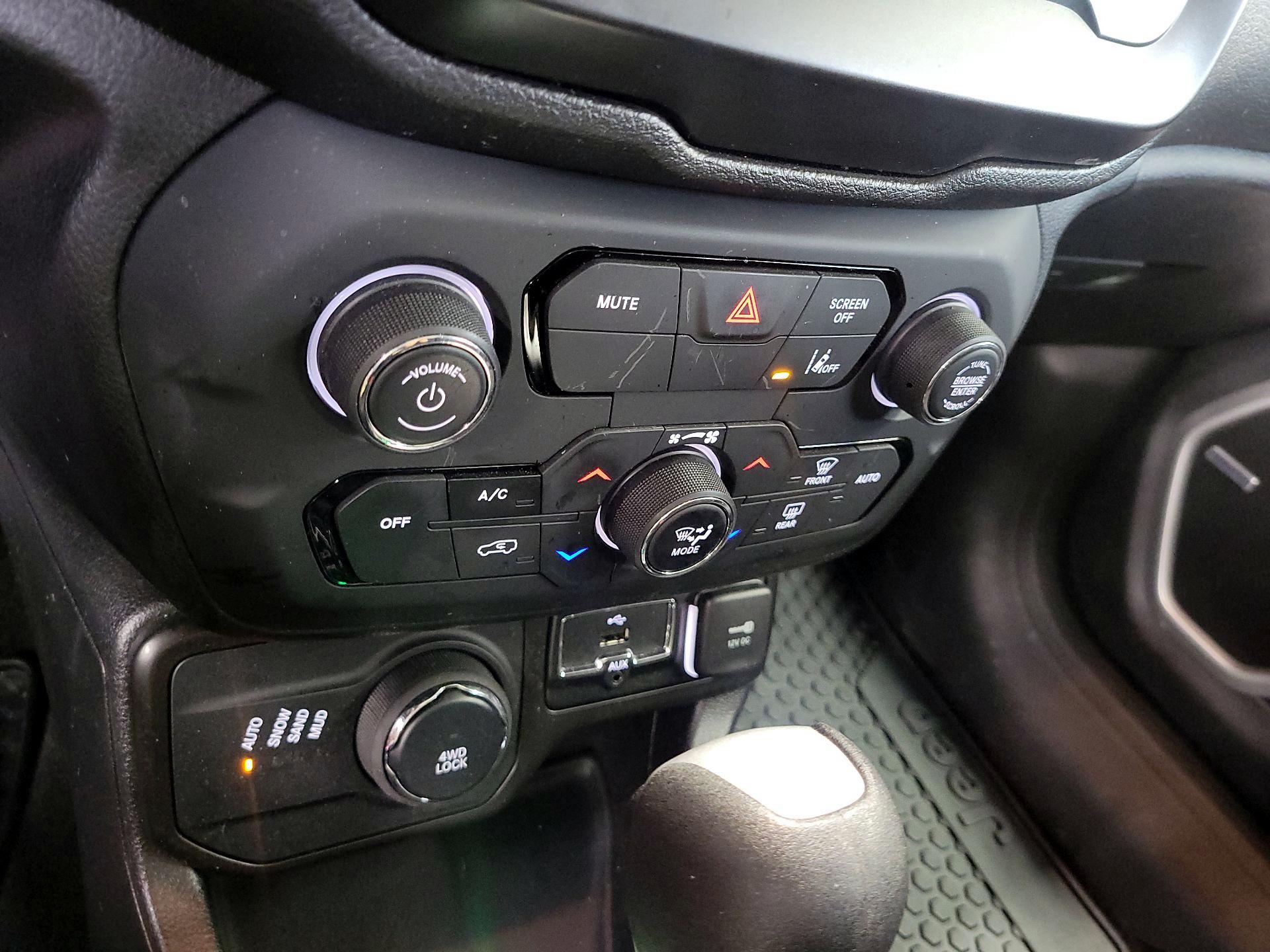 Thumbnail: 2021 Jeep Renegade - 16