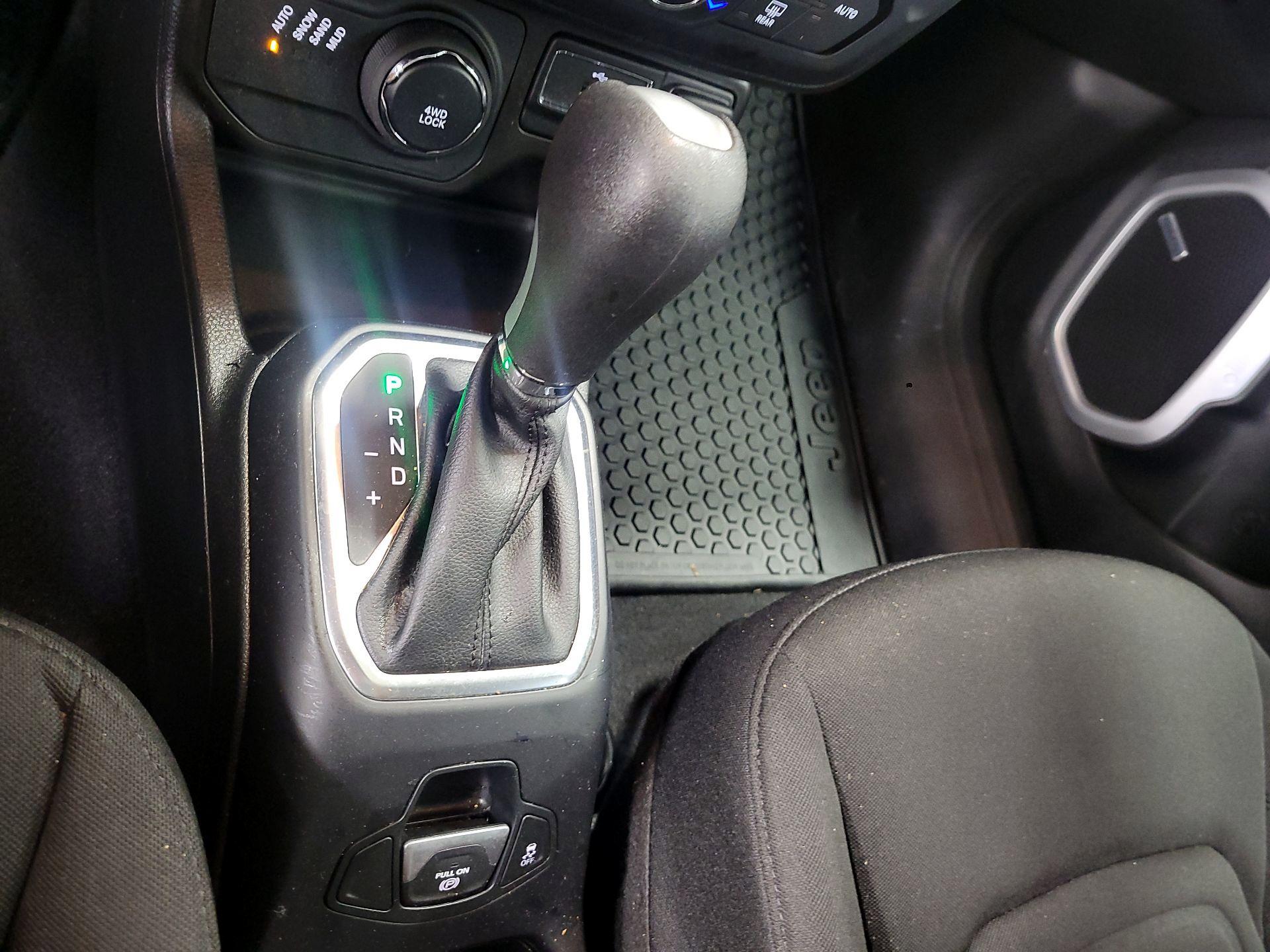 Thumbnail: 2021 Jeep Renegade - 17