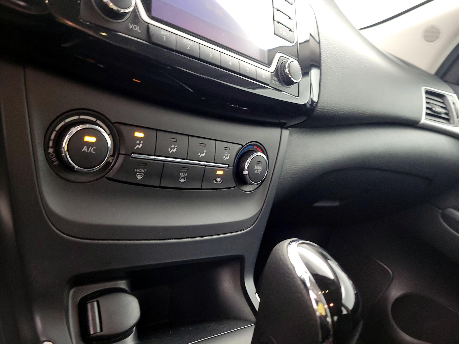 2017 Nissan Sentra SV - Photo 17