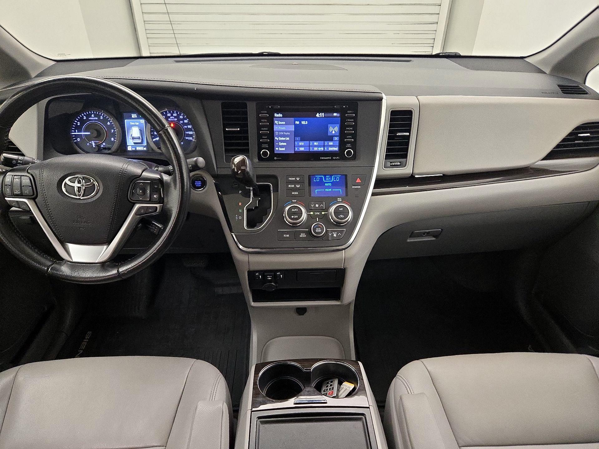 Thumbnail: 2019 Toyota Sienna - 9