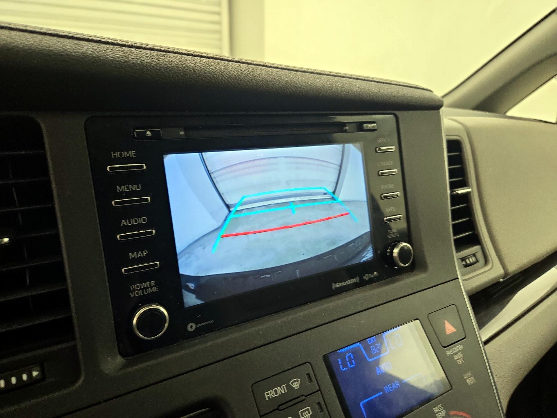 Thumbnail: 2019 Toyota Sienna - 14