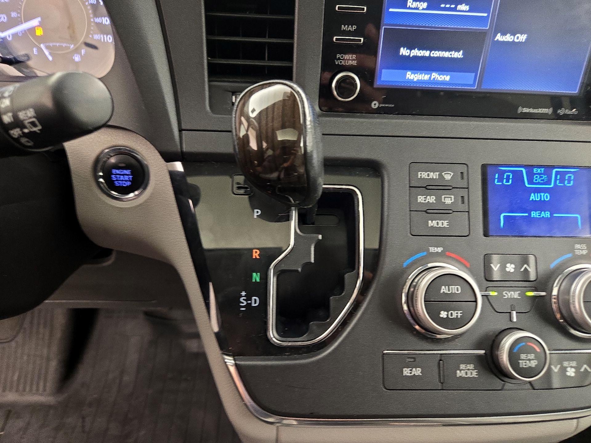 Thumbnail: 2019 Toyota Sienna - 17