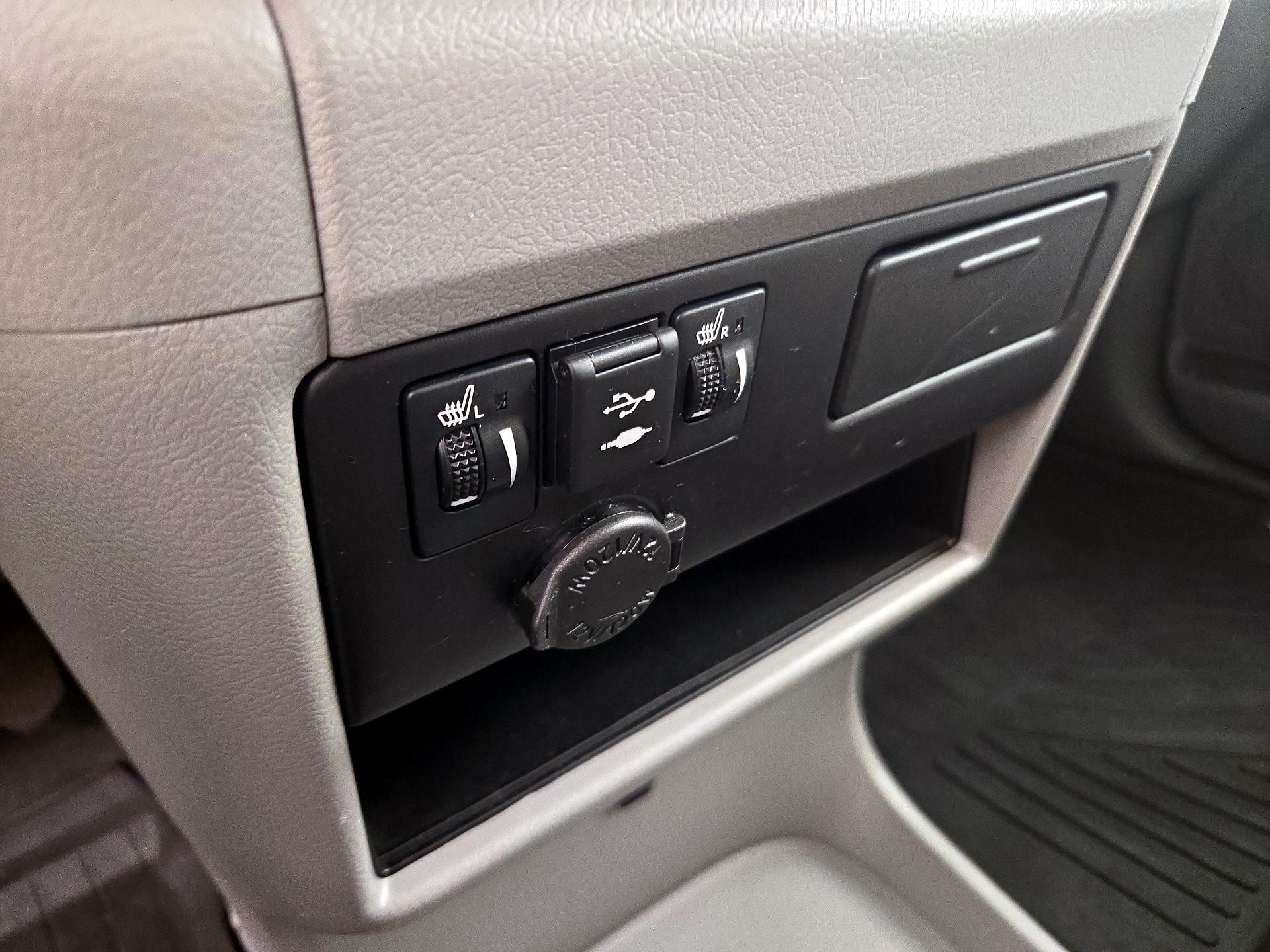 Thumbnail: 2019 Toyota Sienna - 18