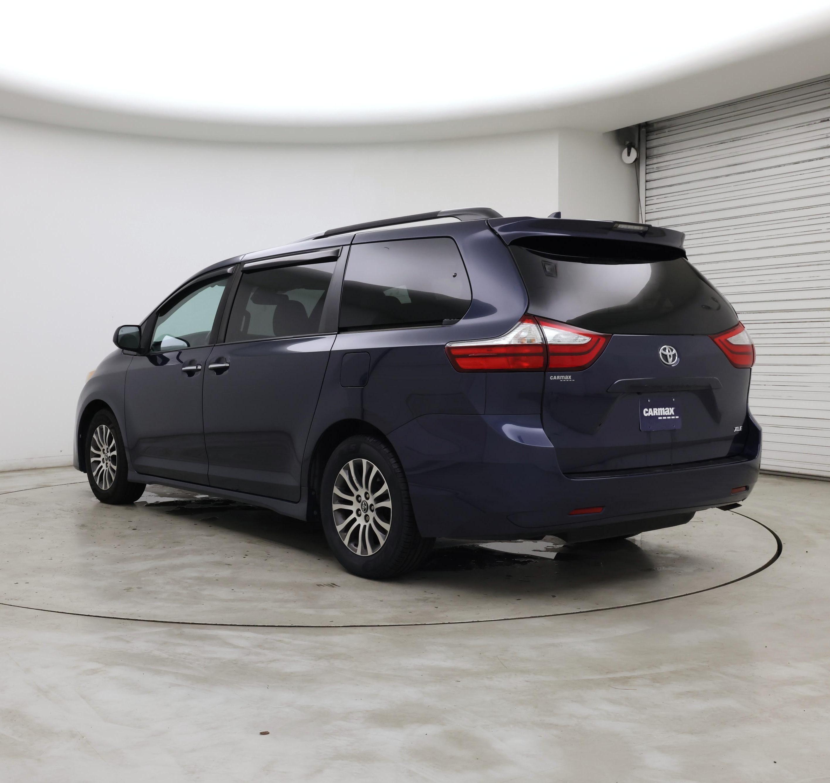 Thumbnail: 2019 Toyota Sienna - 2