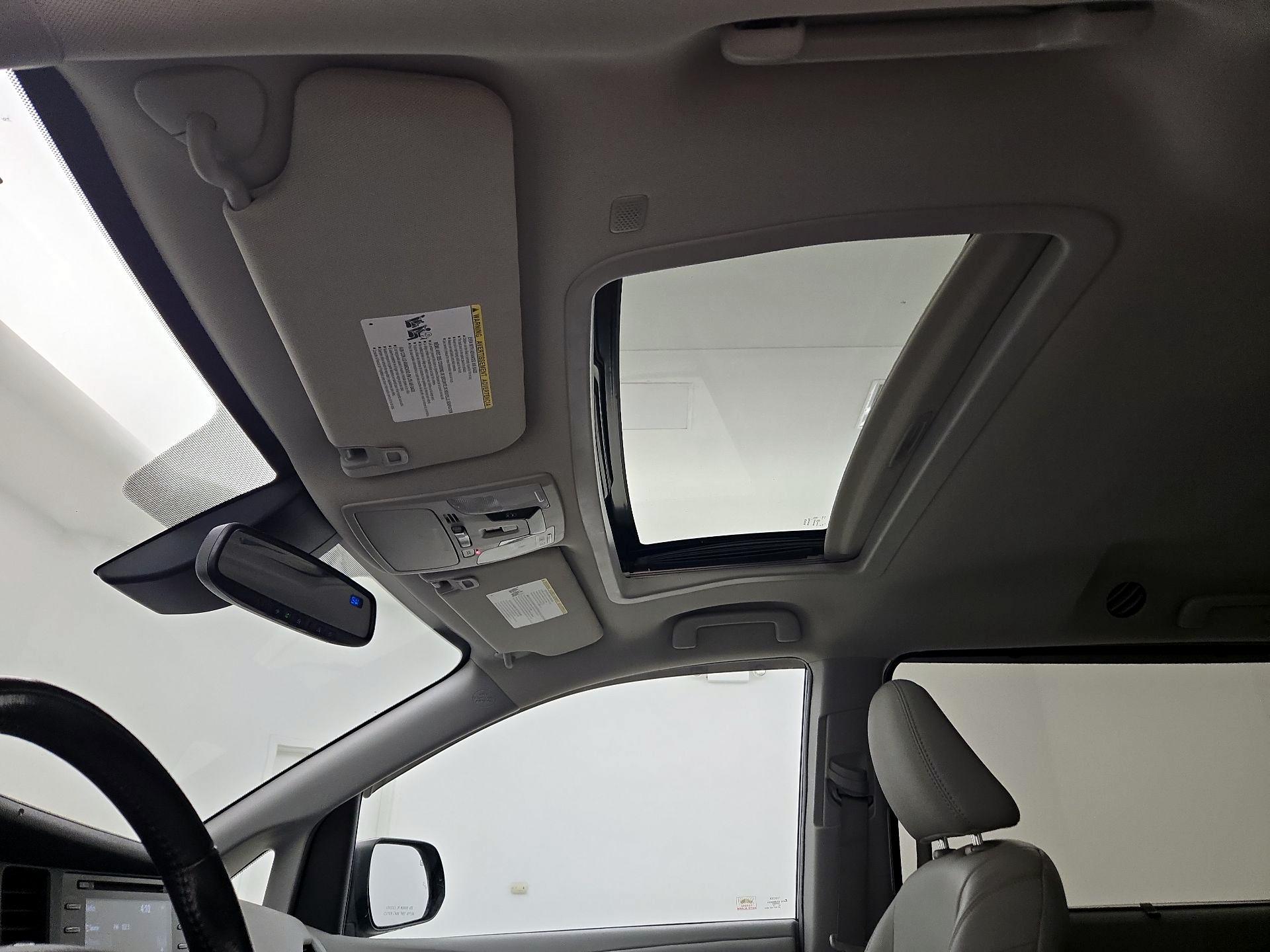 Thumbnail: 2019 Toyota Sienna - 19