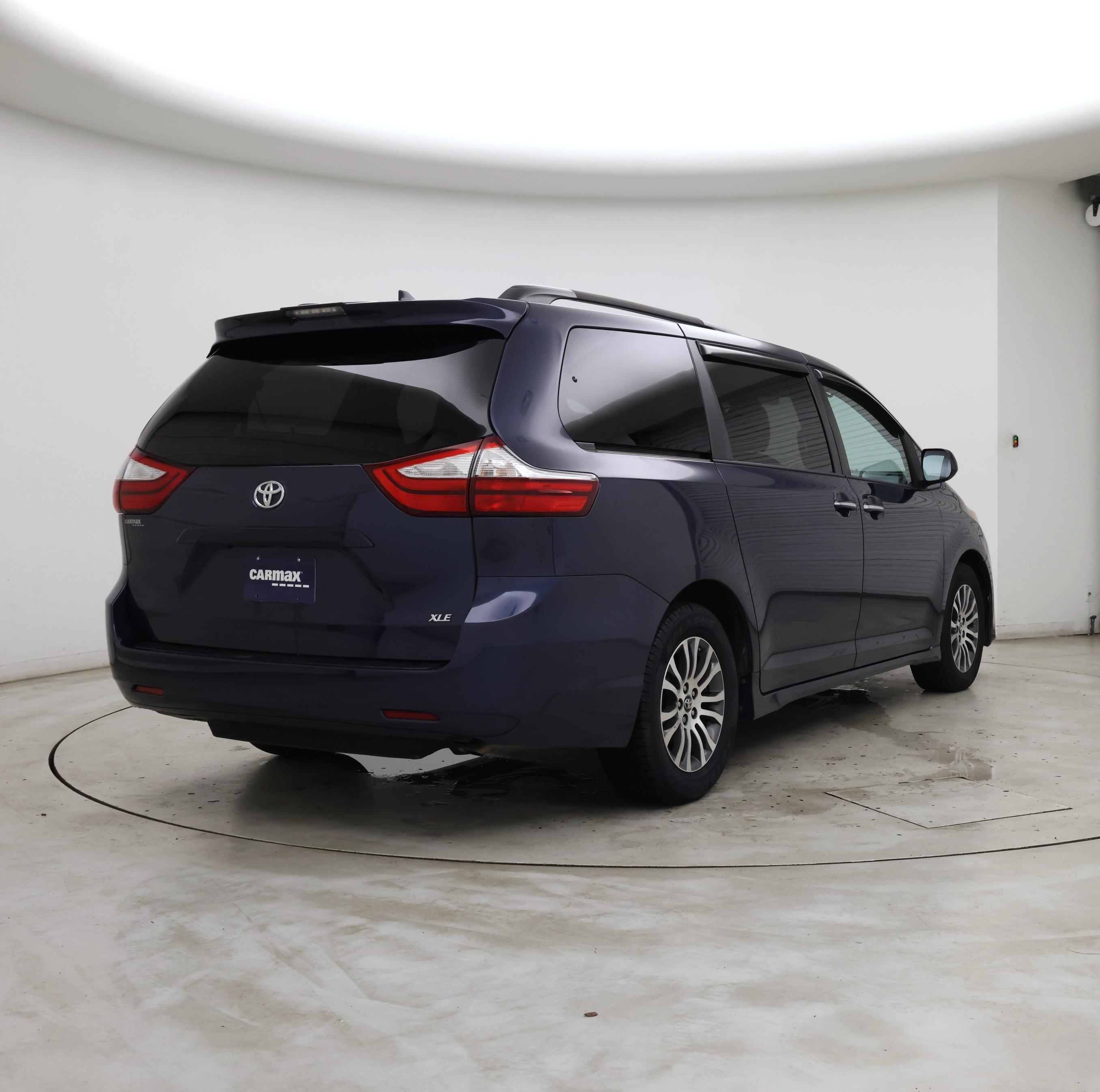 Thumbnail: 2019 Toyota Sienna - 8