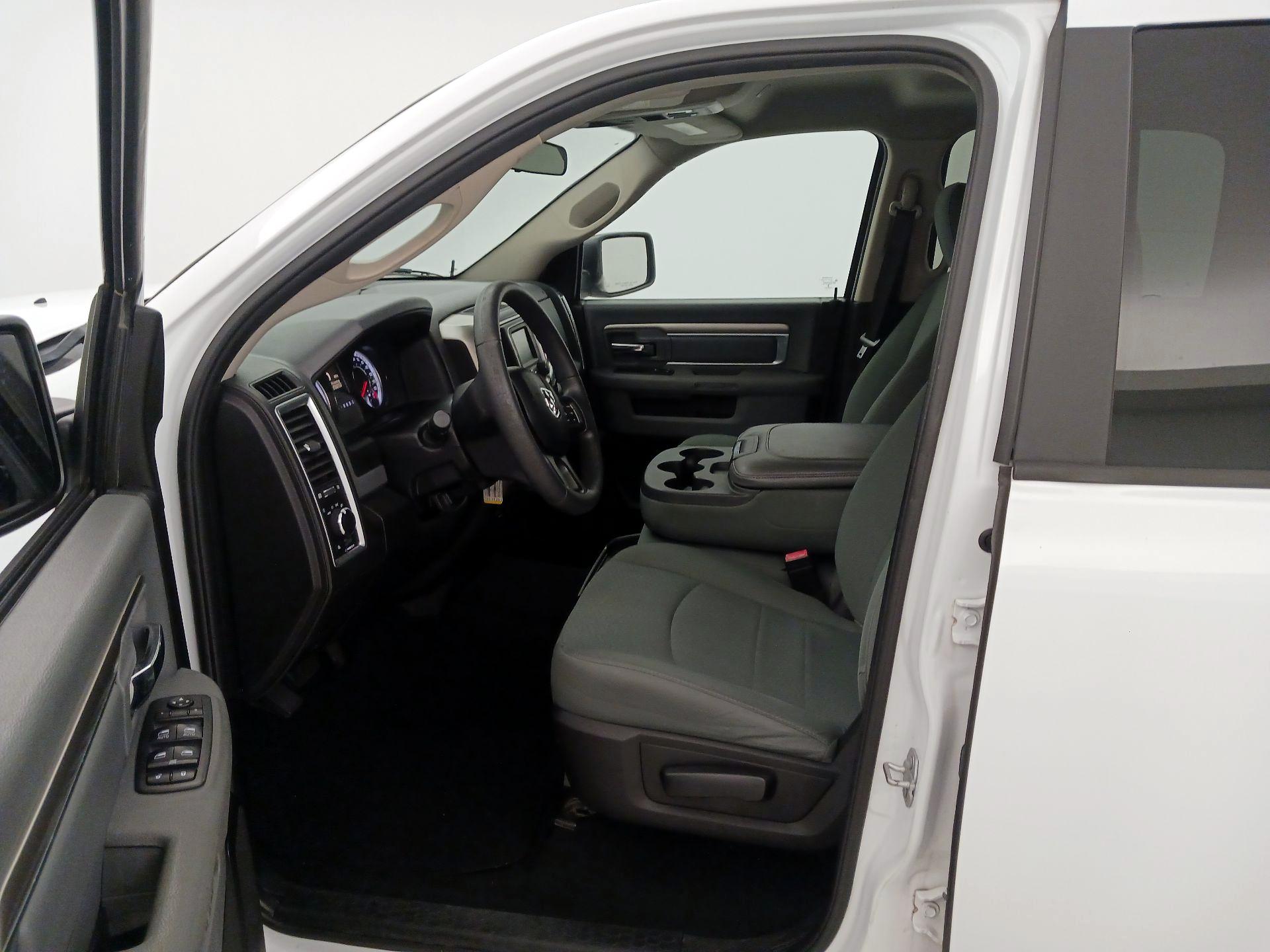 Thumbnail: 2020 RAM 1500 Classic - 11