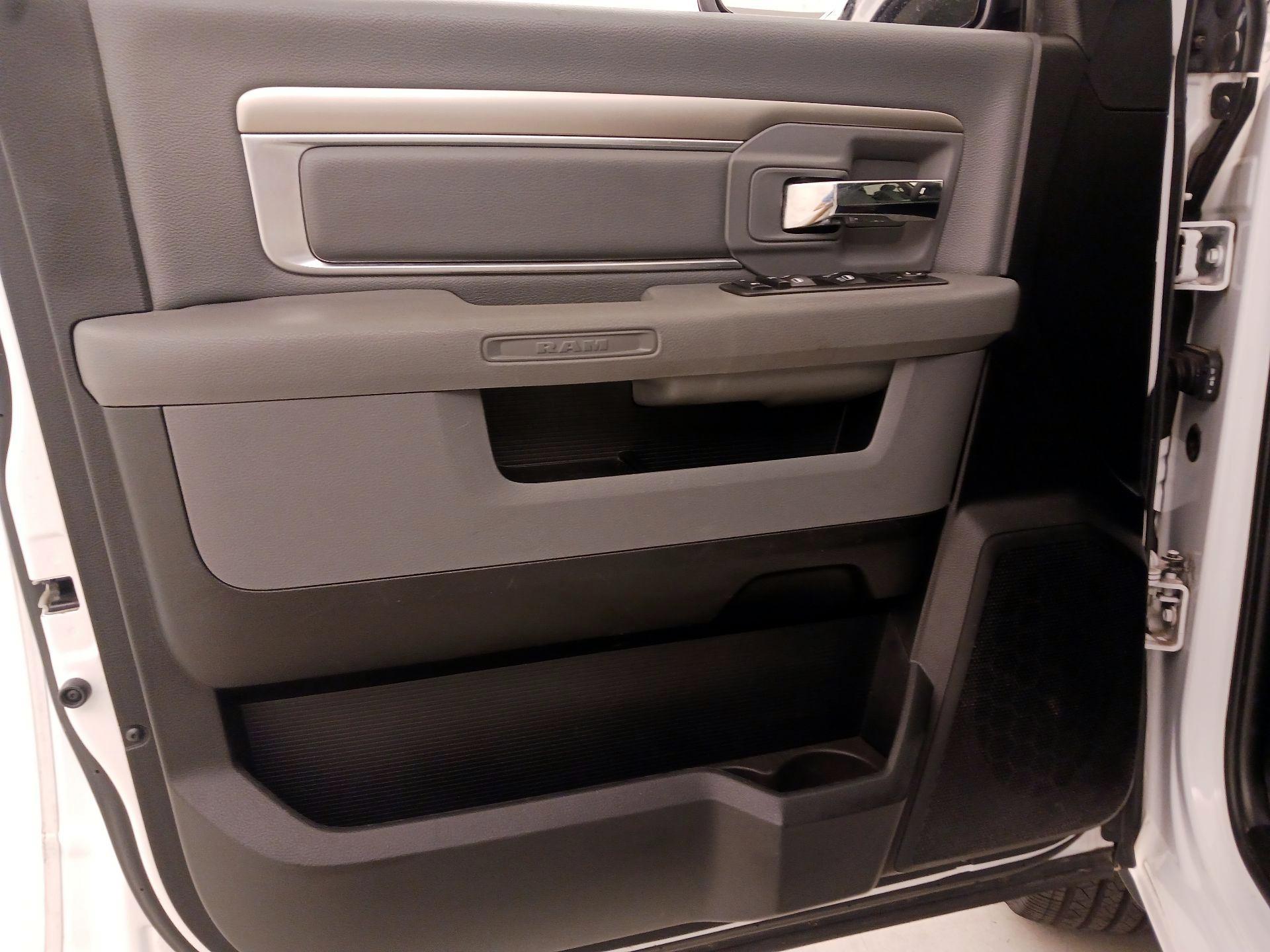 Thumbnail: 2020 RAM 1500 Classic - 12