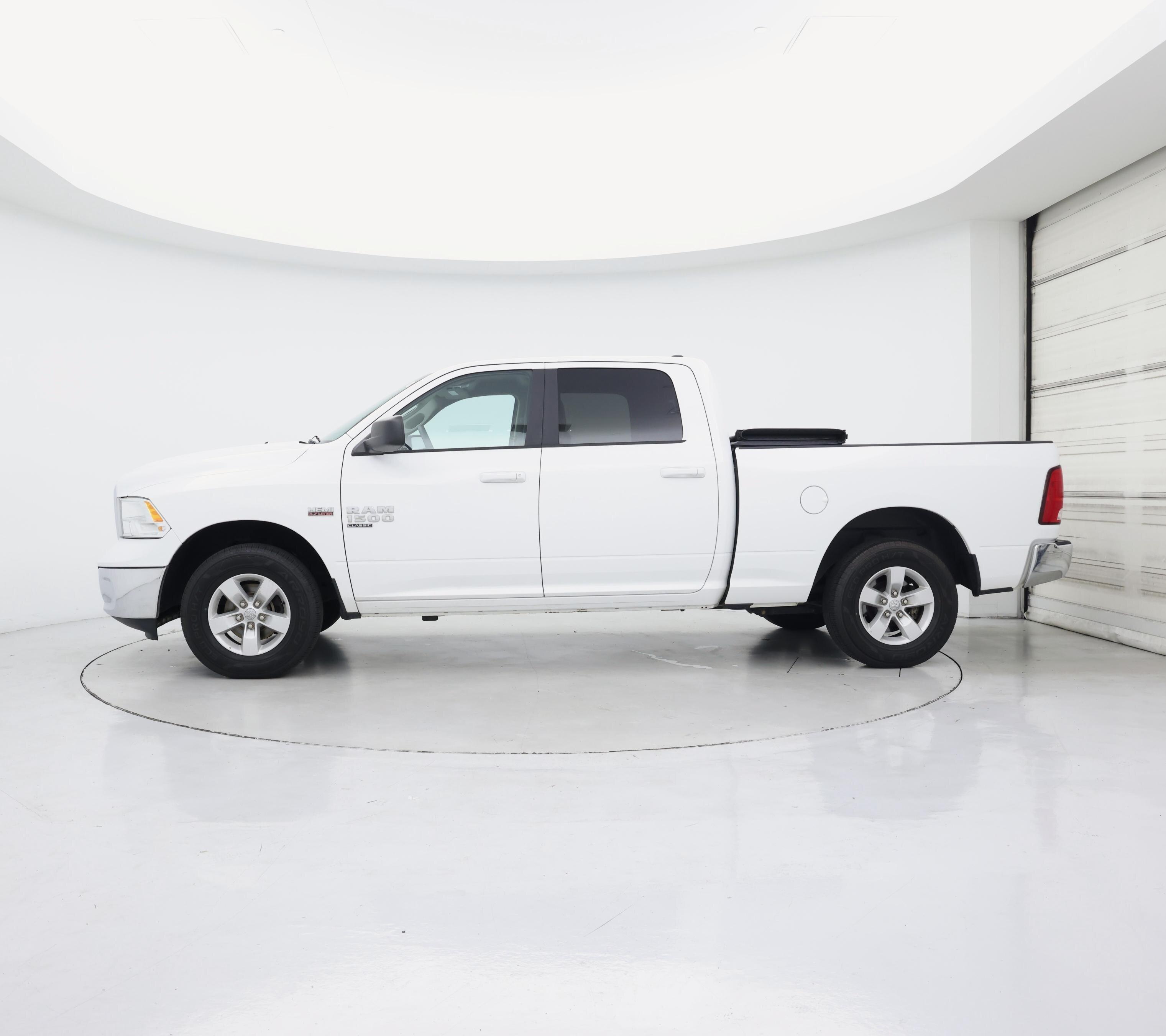 Thumbnail: 2020 RAM 1500 Classic - 3
