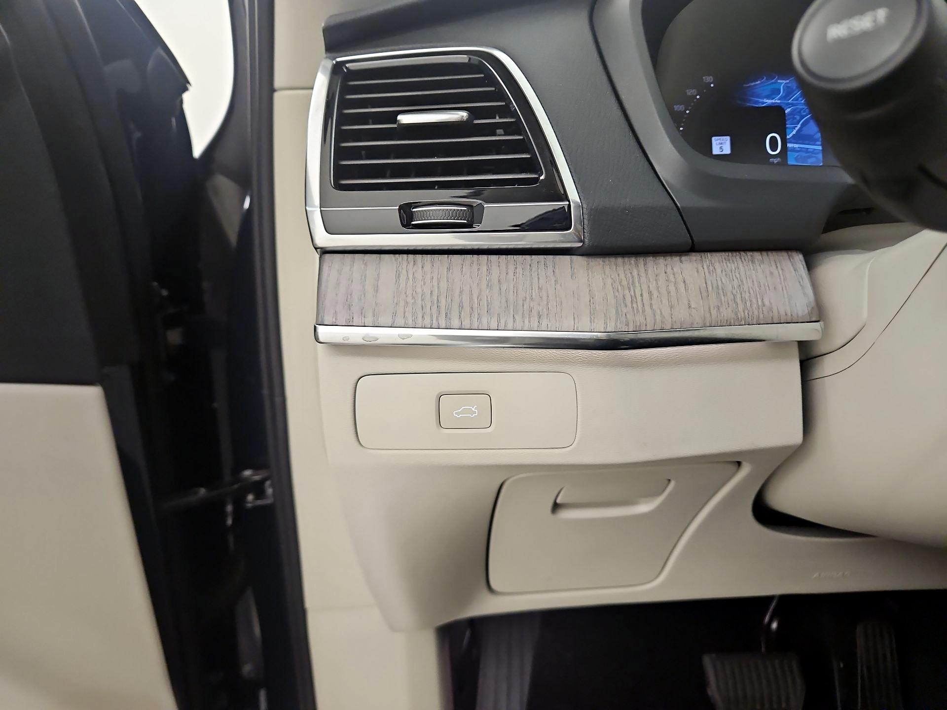Thumbnail: 2024 Volvo XC90 - 13