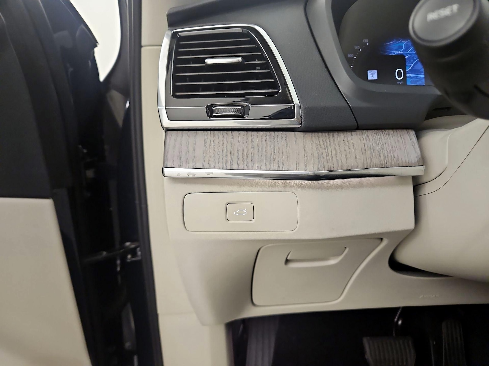 2024 Volvo XC90 Plus - Photo 14