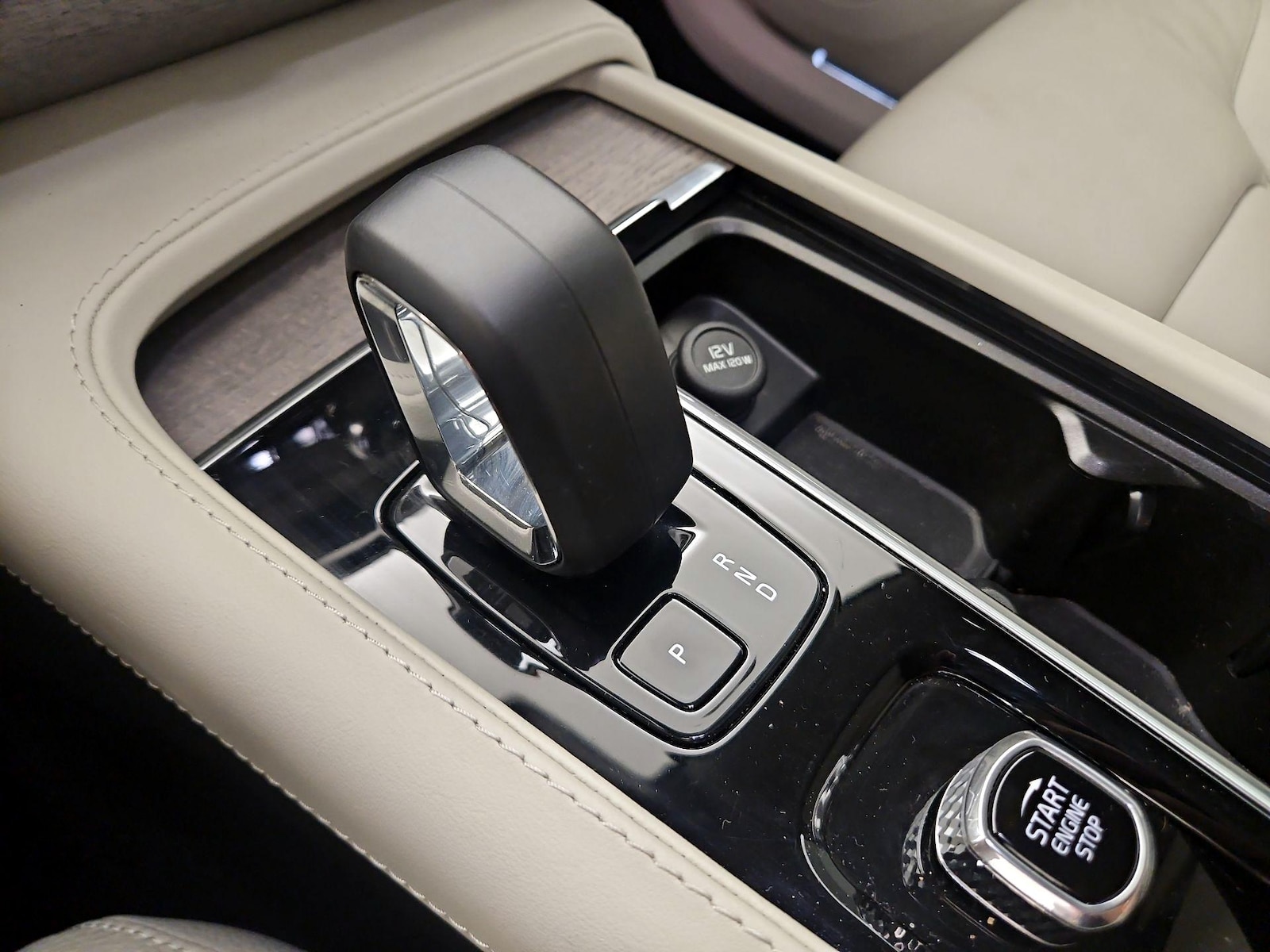 2024 Volvo XC90 Plus - Photo 18