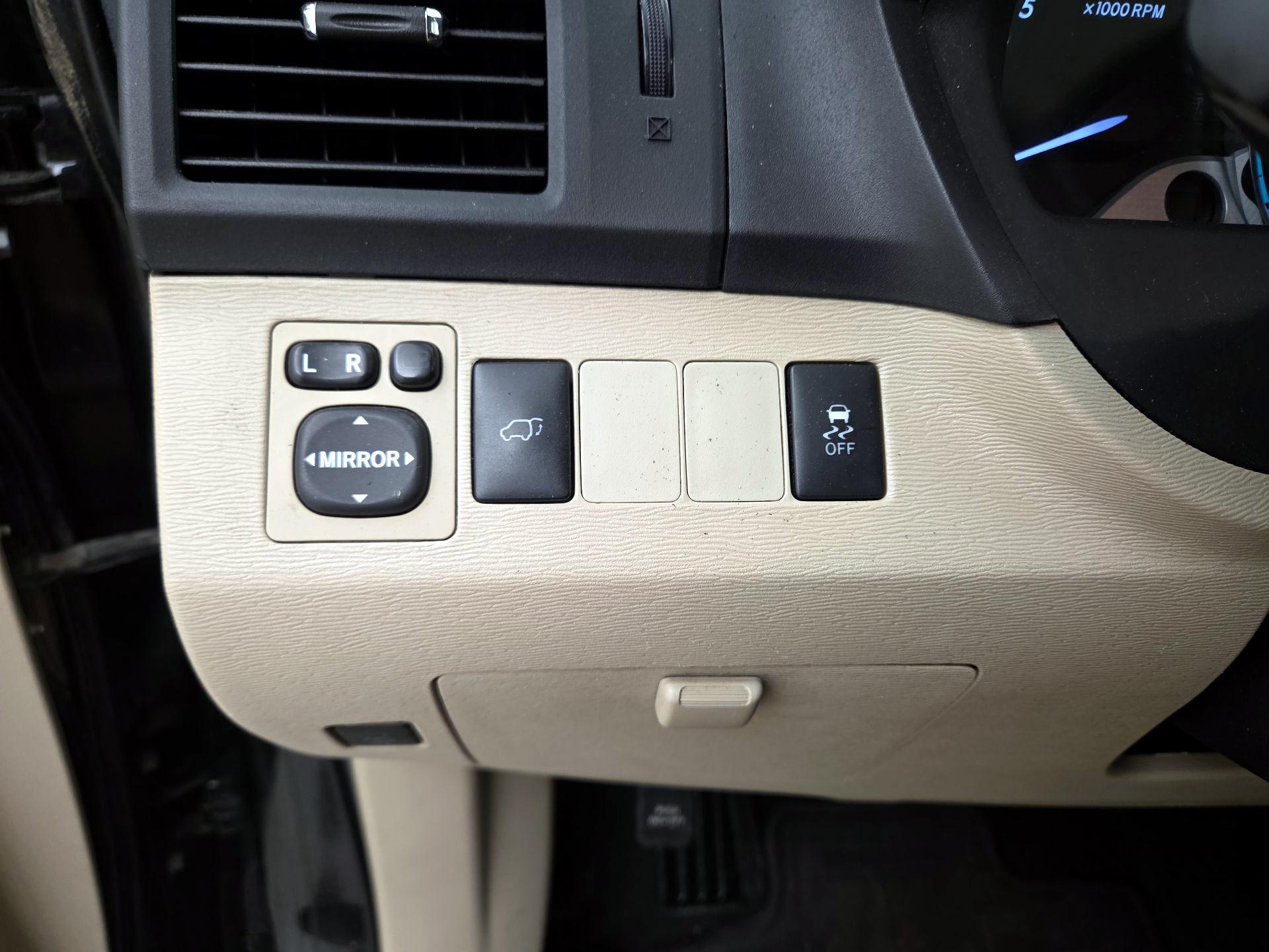 Thumbnail: 2015 Toyota Venza - 13
