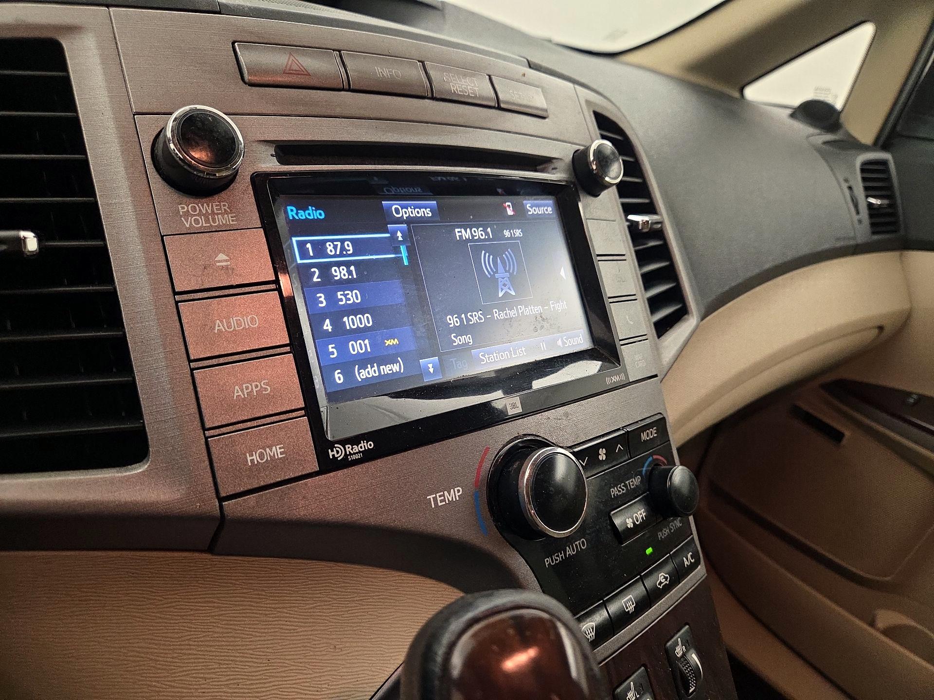 Thumbnail: 2015 Toyota Venza - 15
