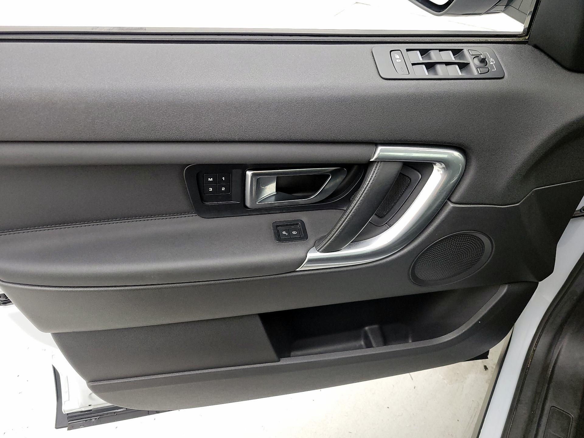 Thumbnail: 2018 Land Rover Discovery Sport - 12