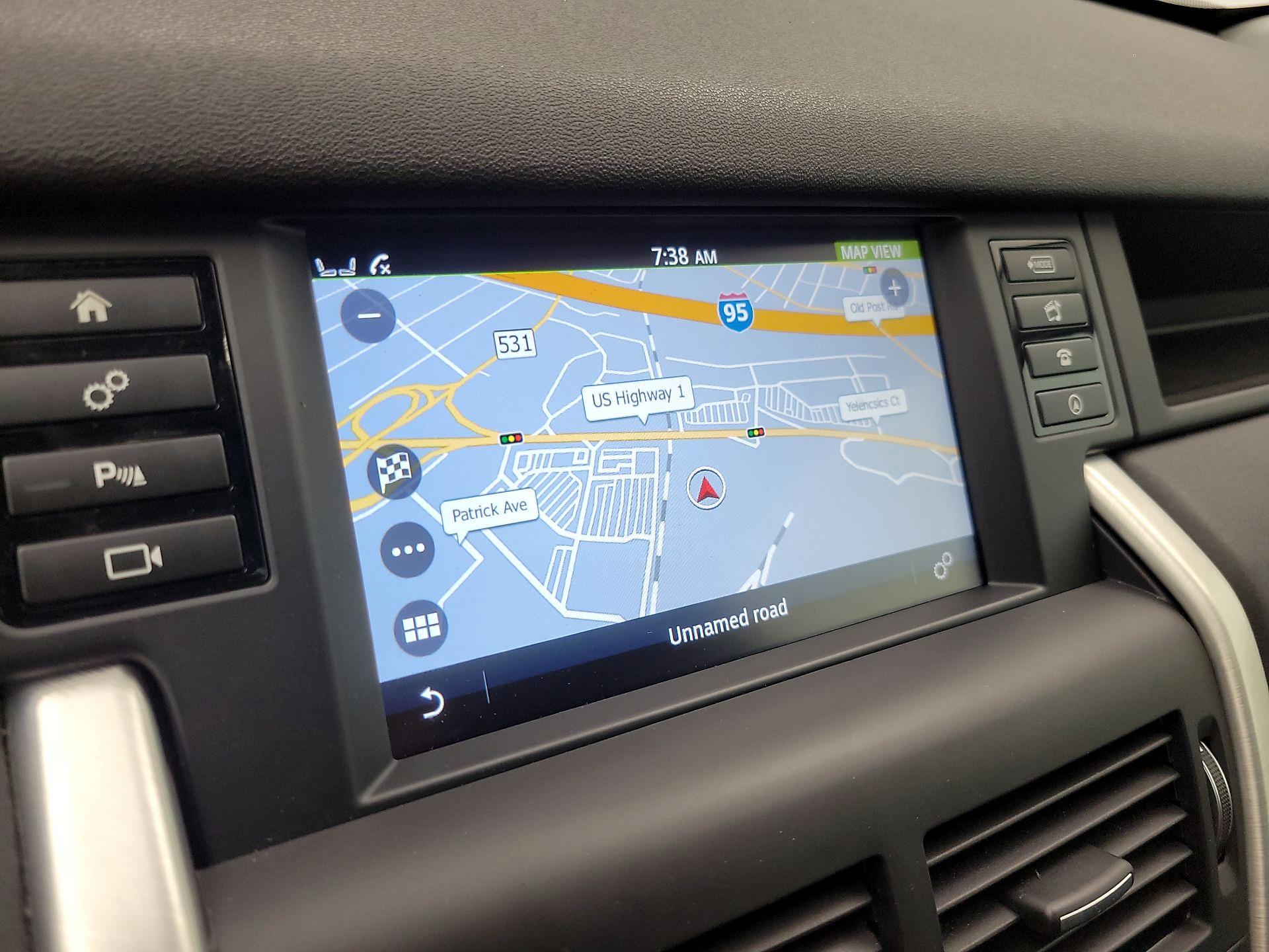 Thumbnail: 2018 Land Rover Discovery Sport - 14