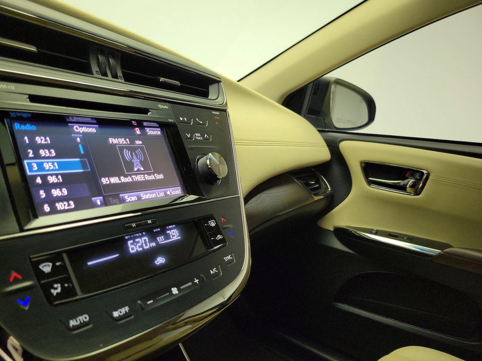 2016 Toyota Avalon XLE - Photo 17