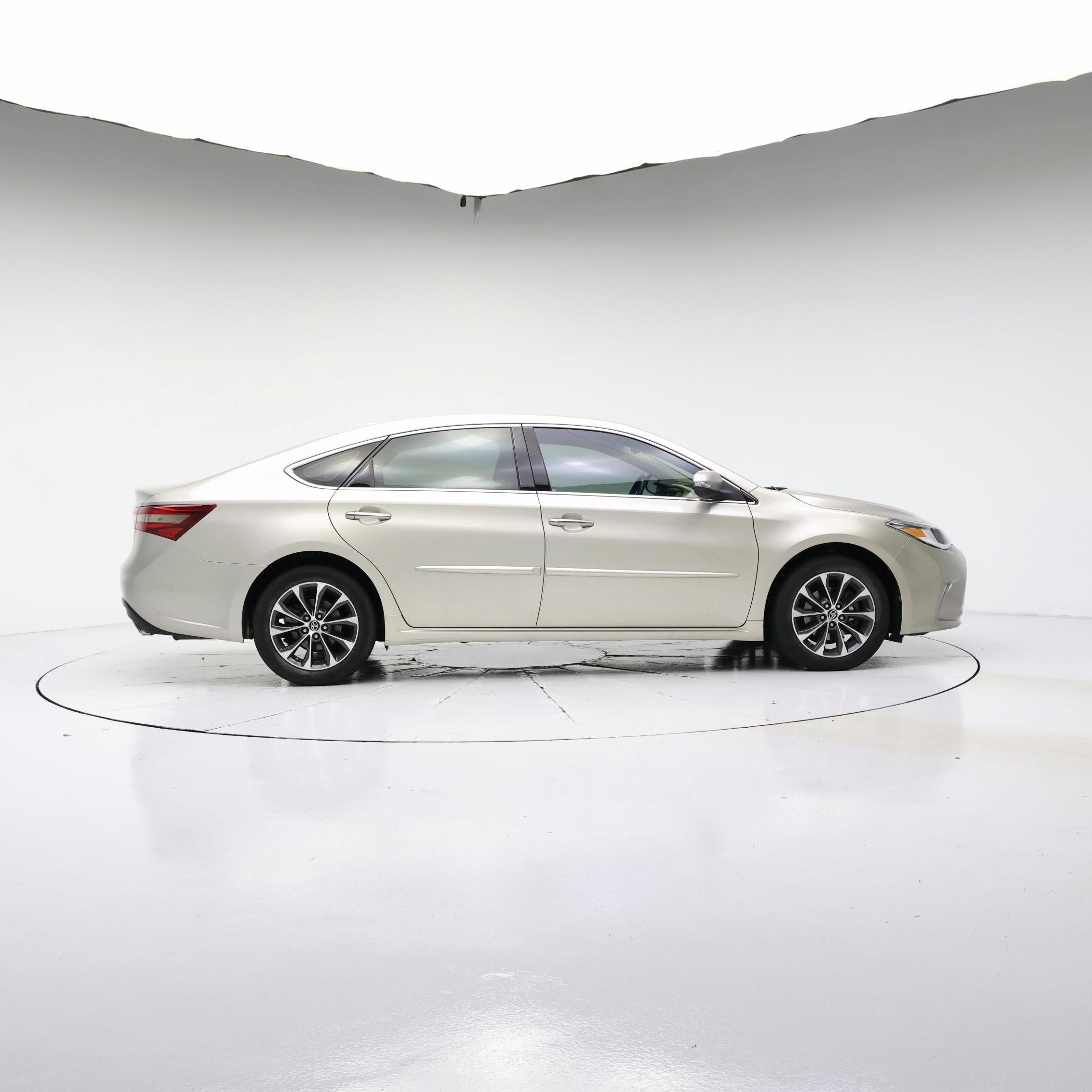 Thumbnail: 2016 Toyota Avalon - 3