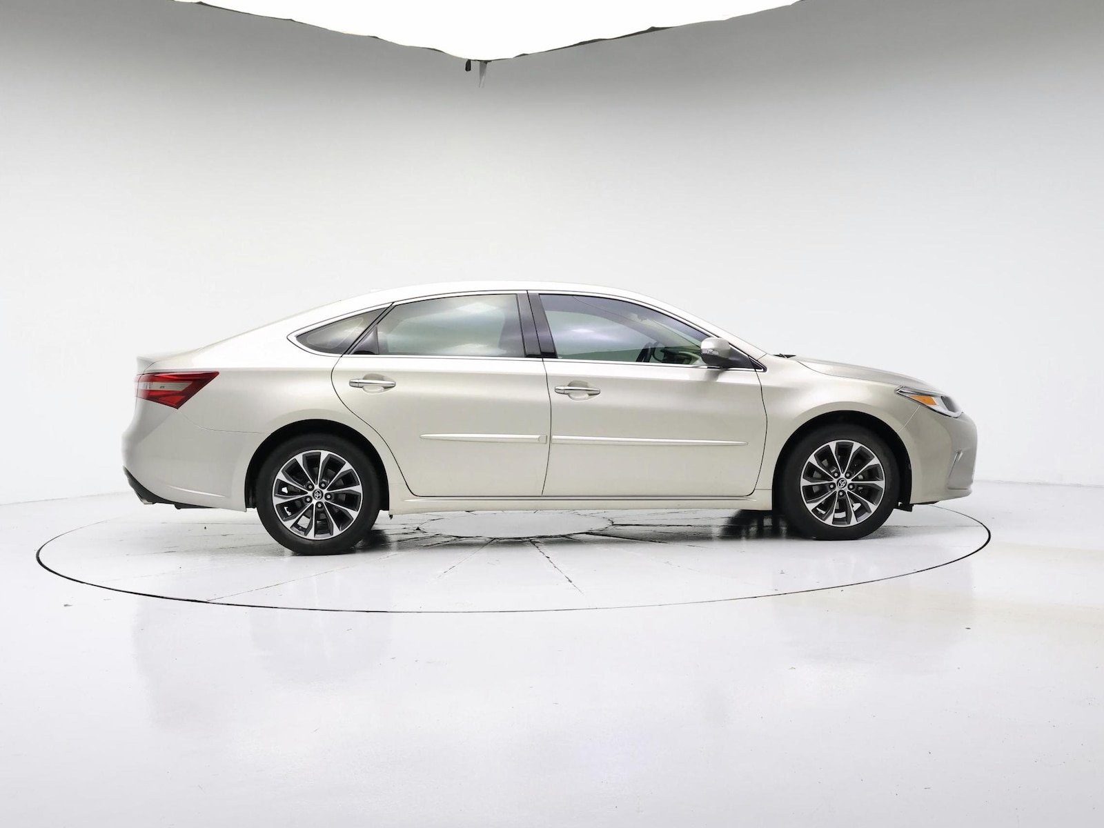 2016 Toyota Avalon XLE - Photo 4