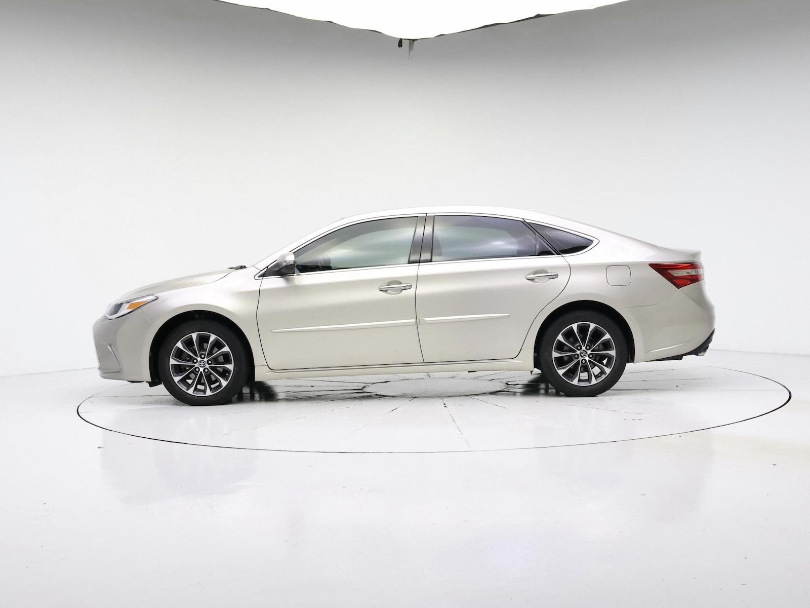 2016 Toyota Avalon XLE - Photo 8