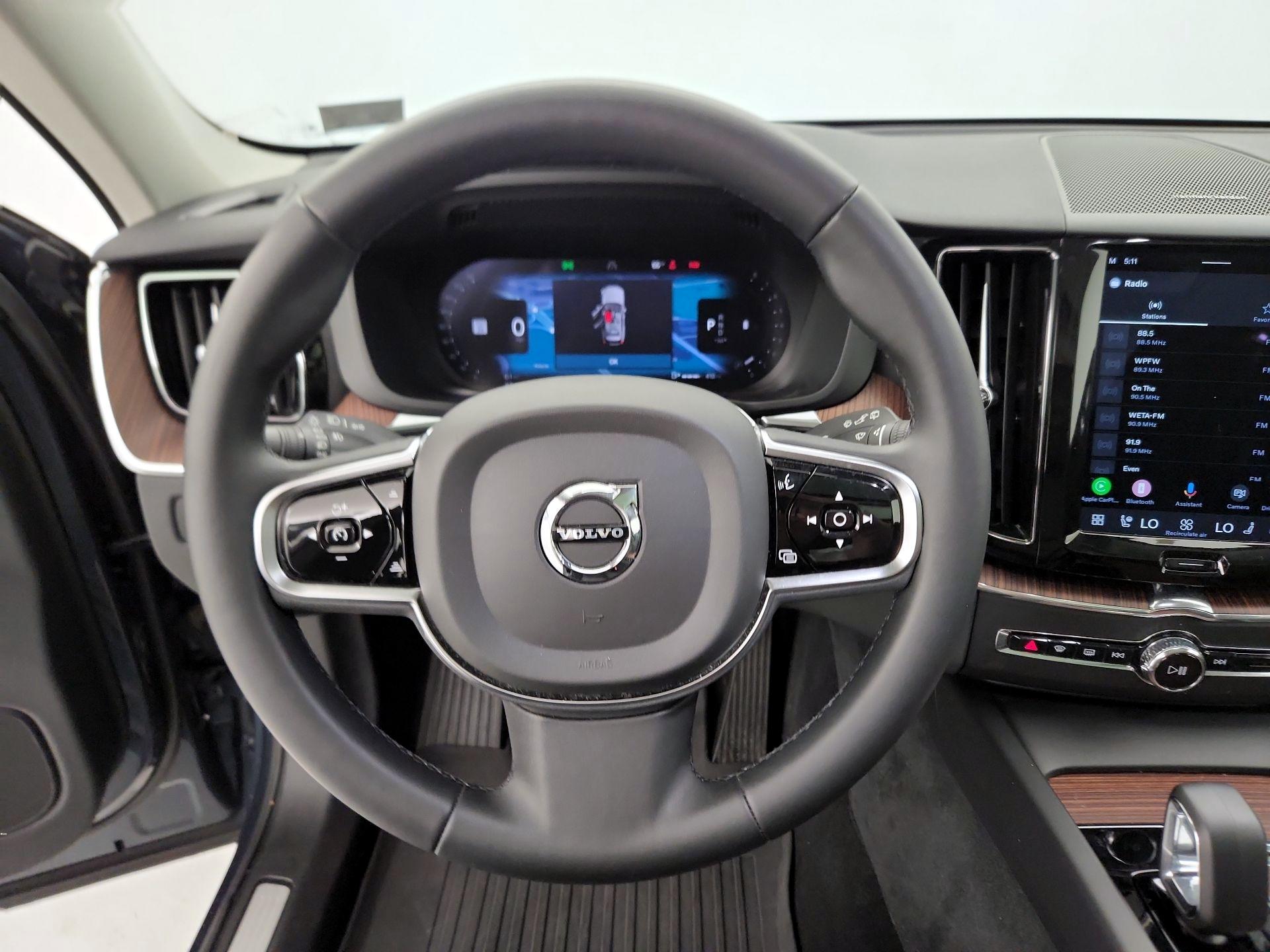 Thumbnail: 2023 Volvo XC60 - 10