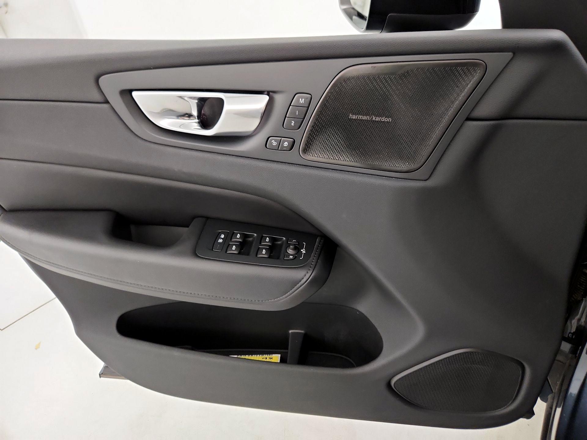 Thumbnail: 2023 Volvo XC60 - 12