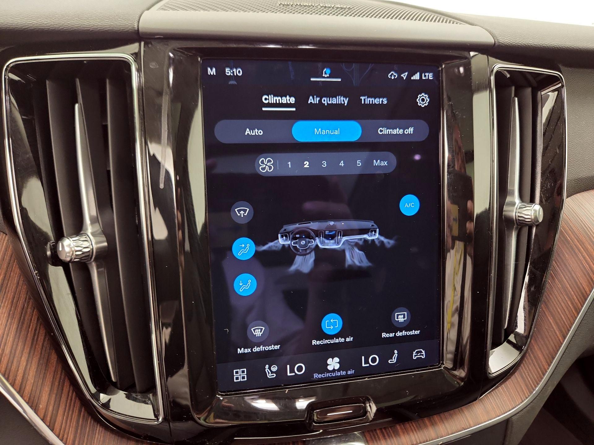 Thumbnail: 2023 Volvo XC60 - 17