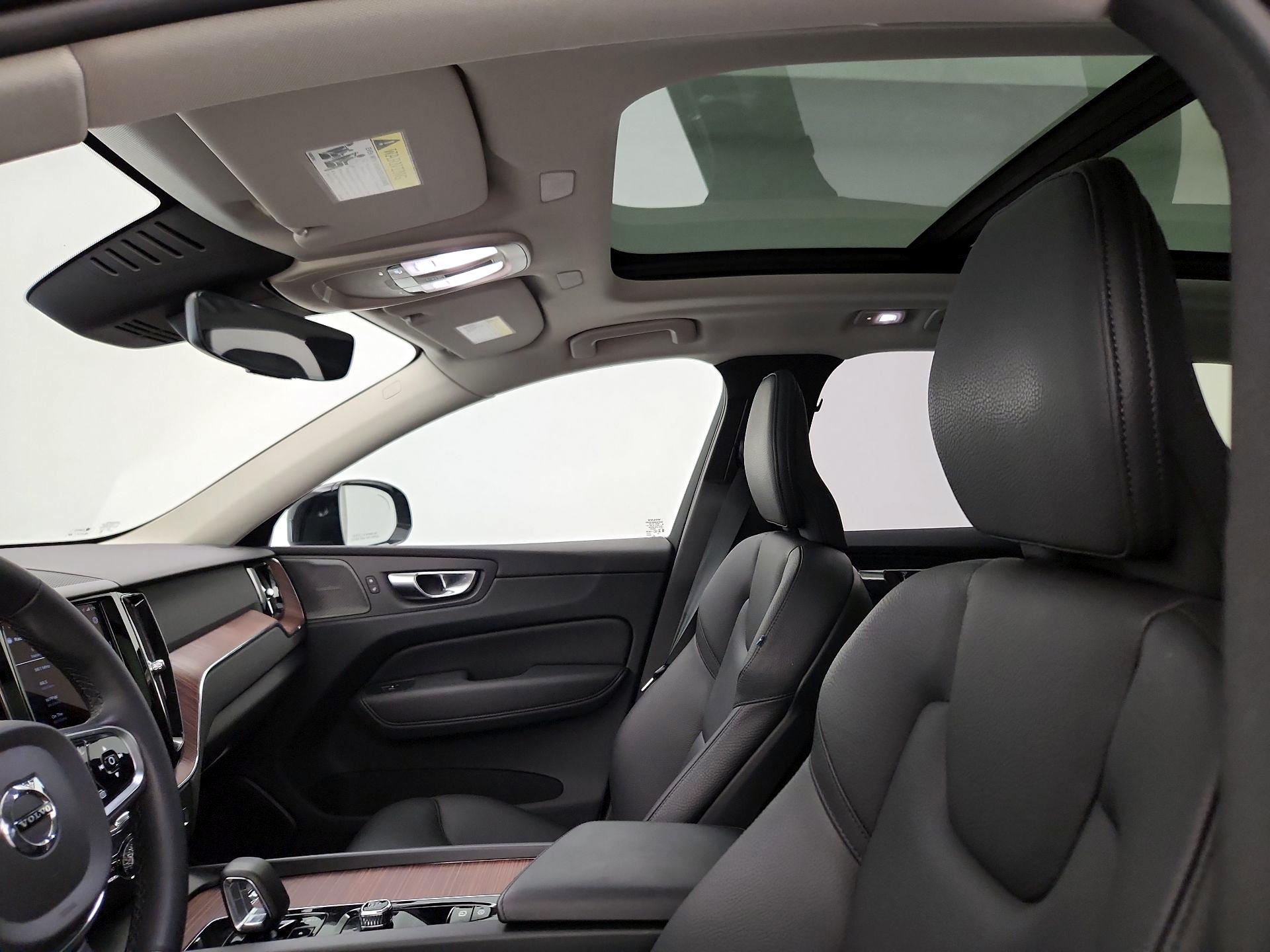 Thumbnail: 2023 Volvo XC60 - 20