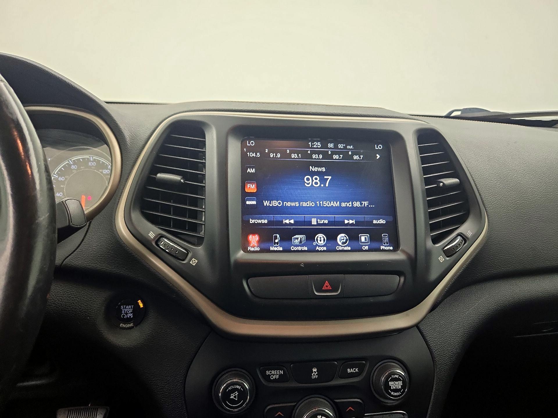 Thumbnail: 2016 Jeep Cherokee - 15