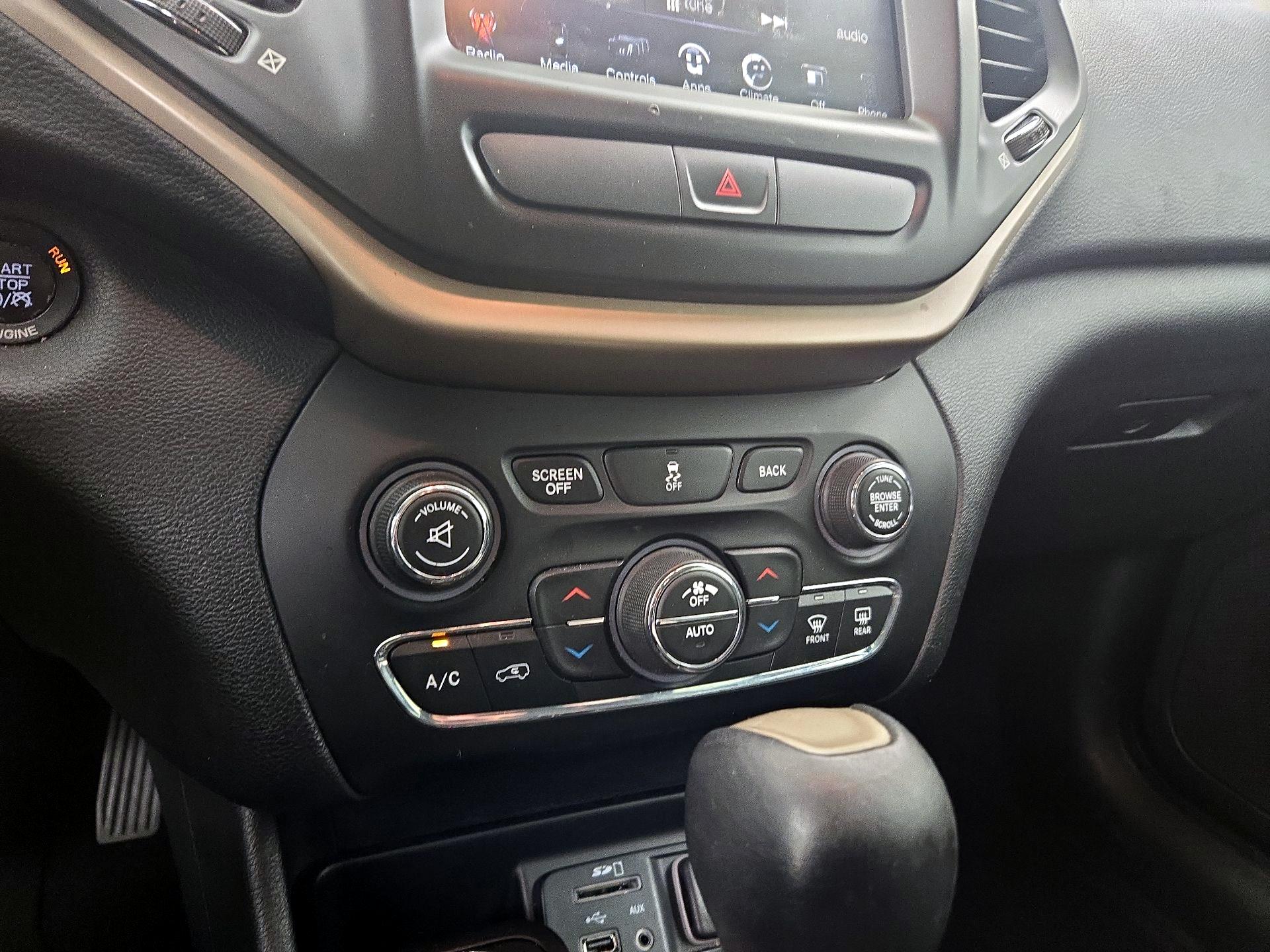 Thumbnail: 2016 Jeep Cherokee - 16