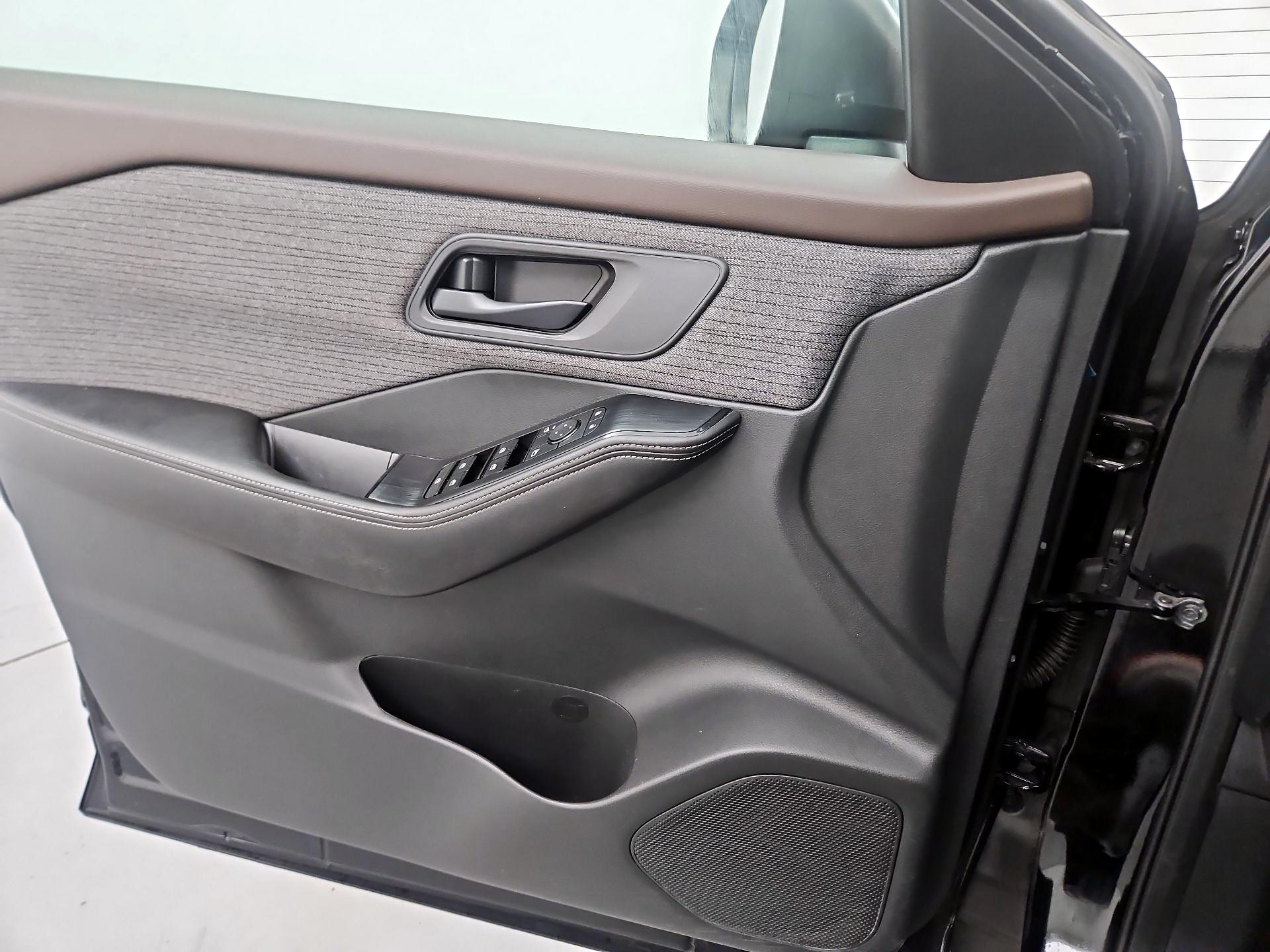 Thumbnail: 2021 Nissan Rogue - 10
