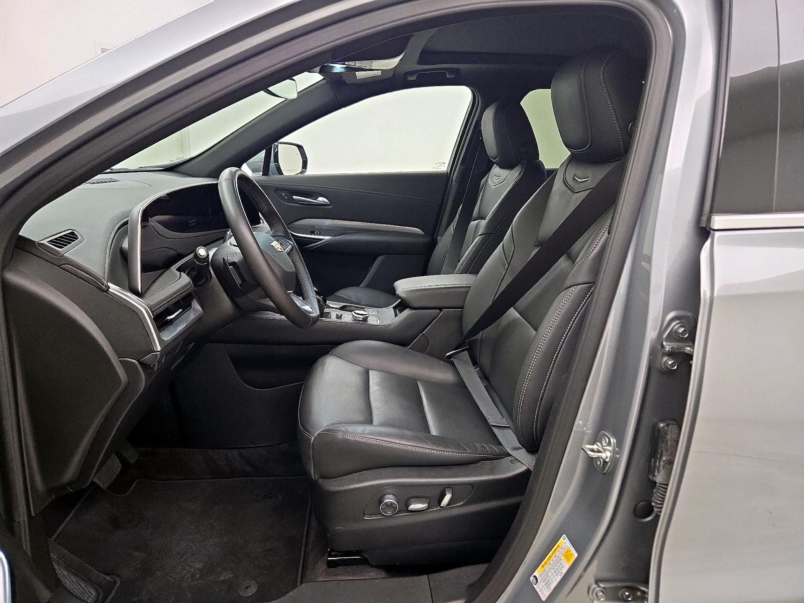2025 Cadillac XT4 Premium Luxury - Photo 12