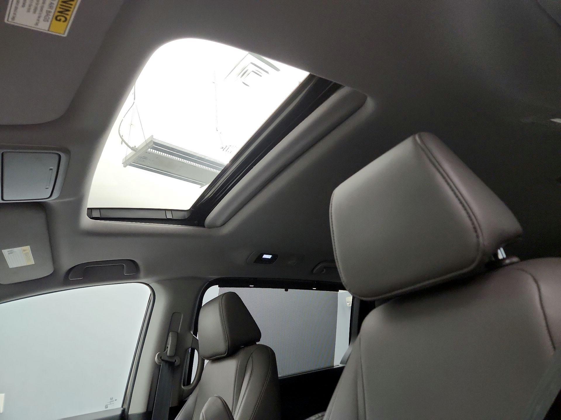 Thumbnail: 2018 Honda Odyssey - 18