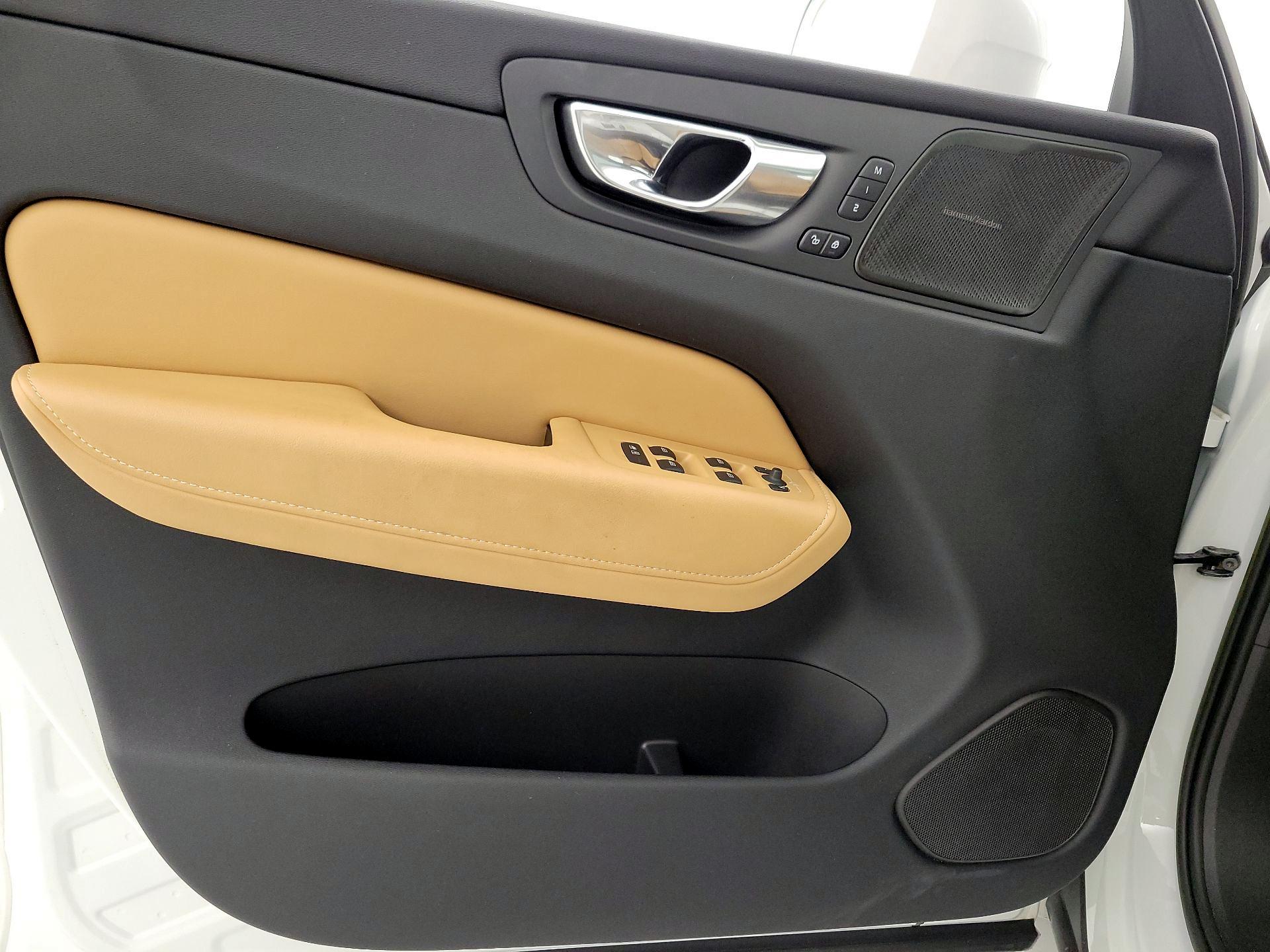 Thumbnail: 2023 Volvo XC60 - 12
