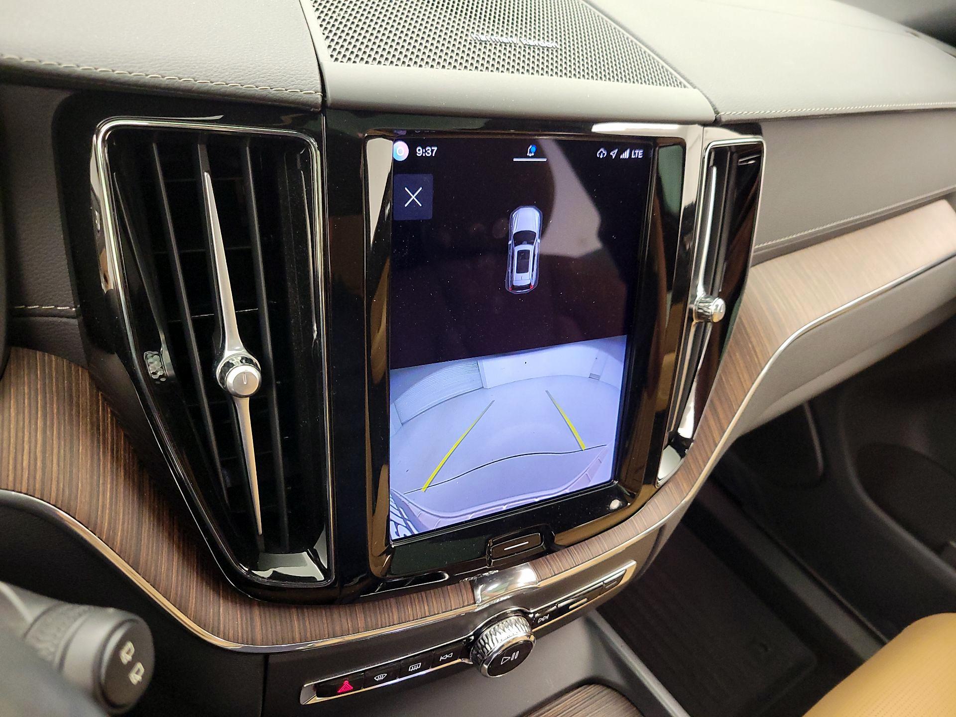 Thumbnail: 2023 Volvo XC60 - 14
