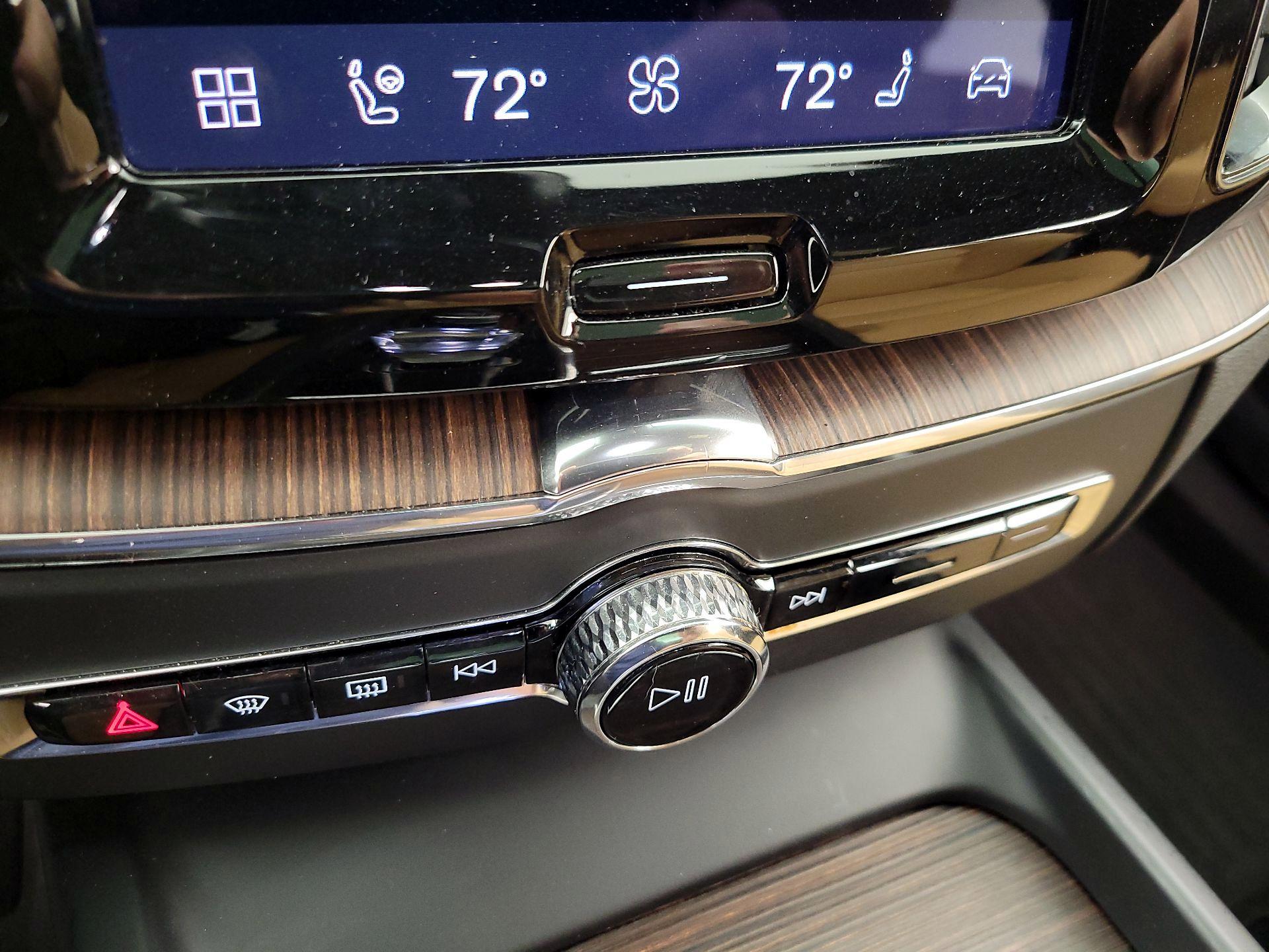 Thumbnail: 2023 Volvo XC60 - 16
