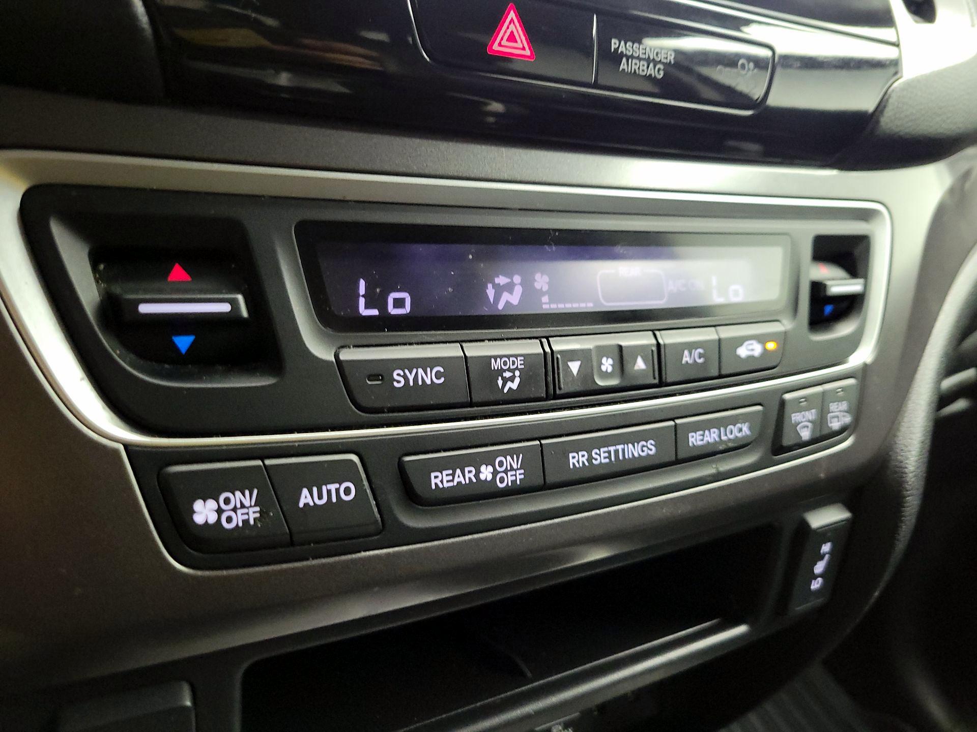 Thumbnail: 2018 Honda Pilot - 14