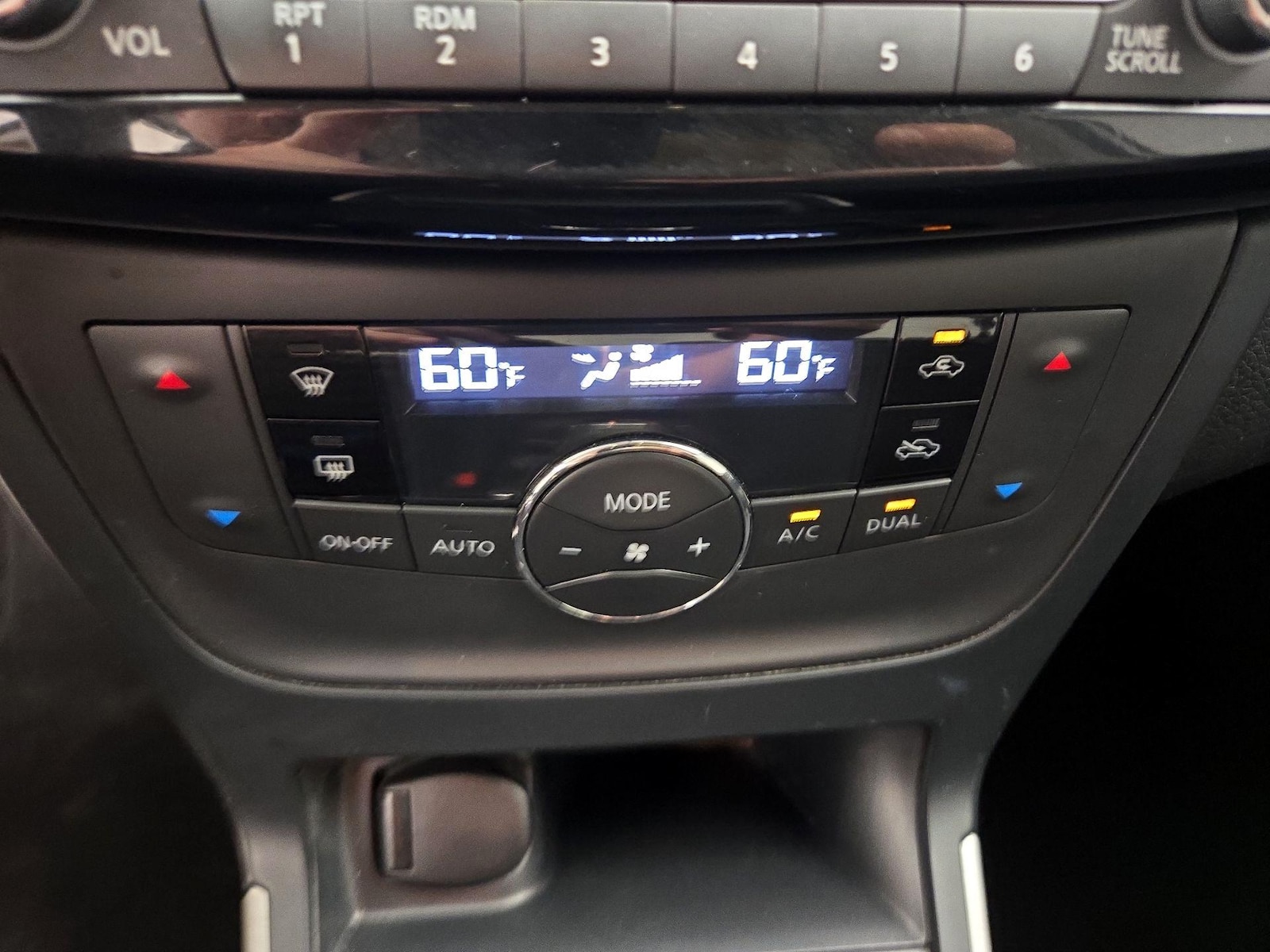 2018 Nissan Sentra S - Photo 17