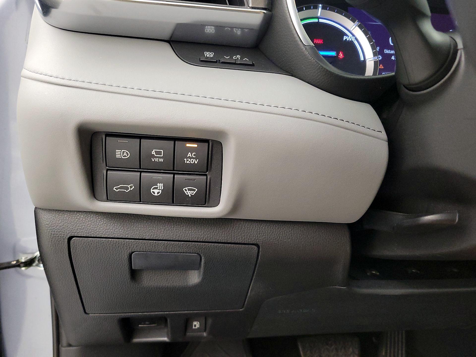 Thumbnail: 2022 Toyota Highlander - 13