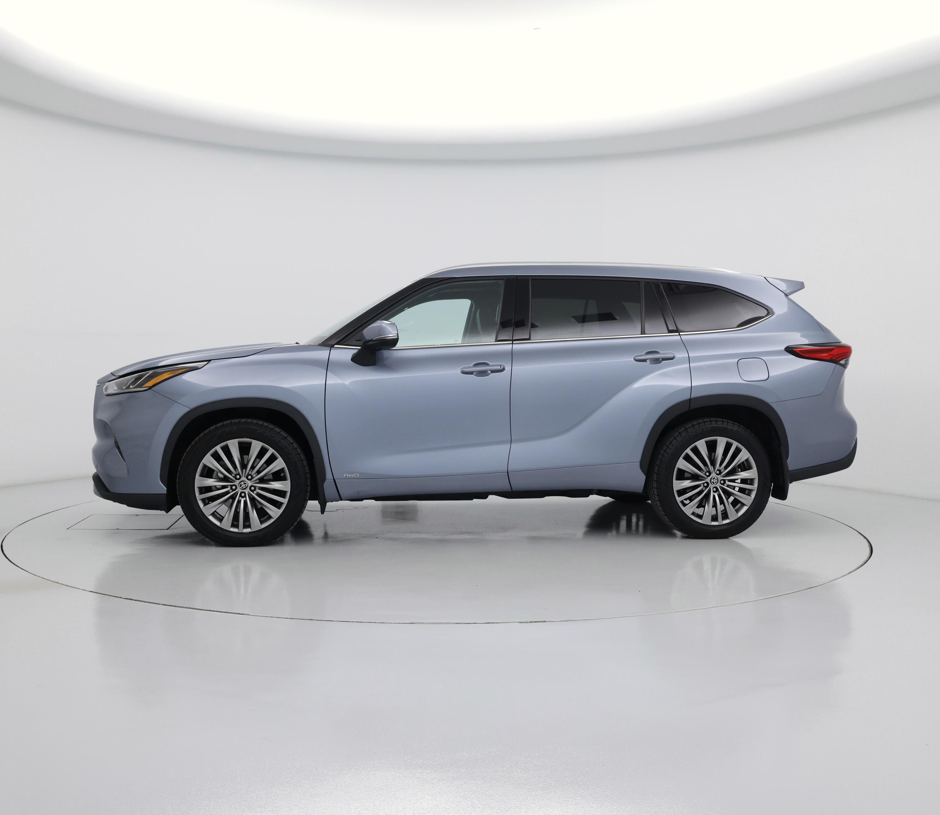 Thumbnail: 2022 Toyota Highlander - 3