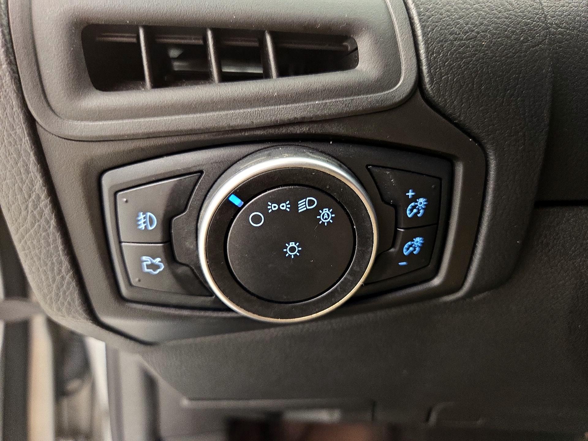 Thumbnail: 2016 Ford Focus - 13