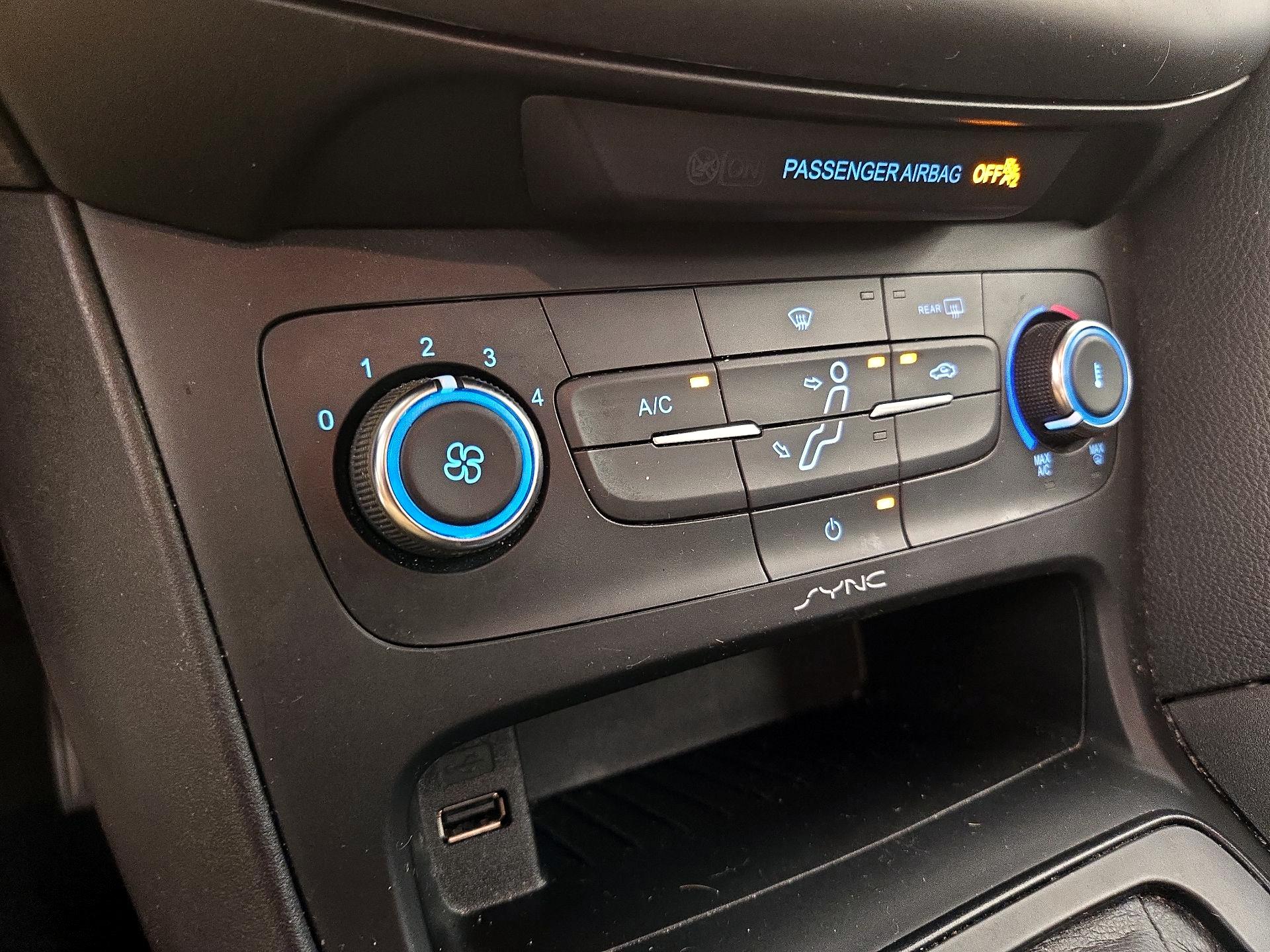 Thumbnail: 2016 Ford Focus - 16