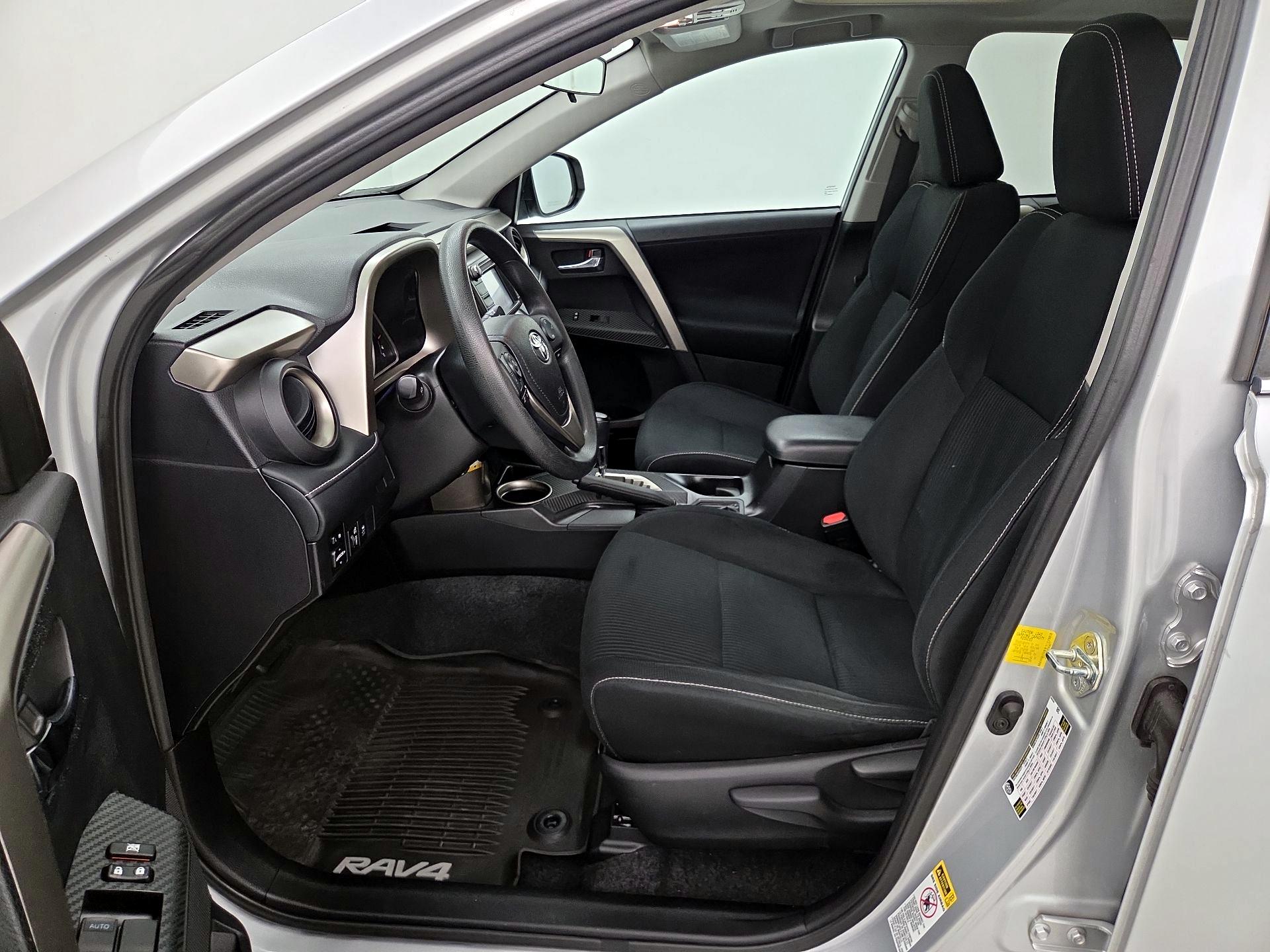 Thumbnail: 2015 Toyota RAV4 - 11