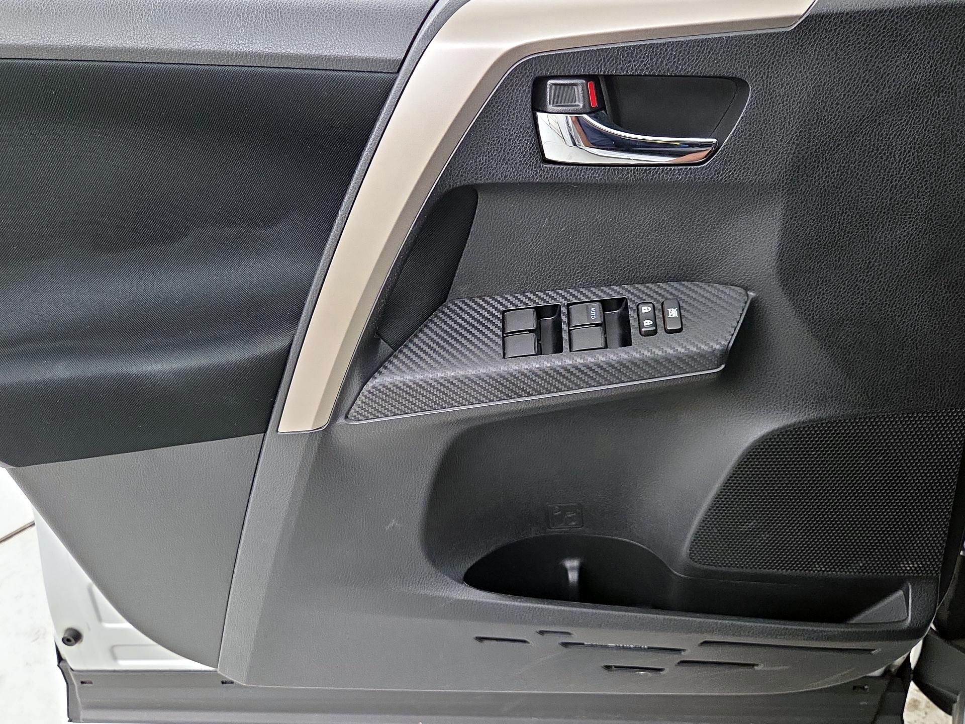 Thumbnail: 2015 Toyota RAV4 - 12