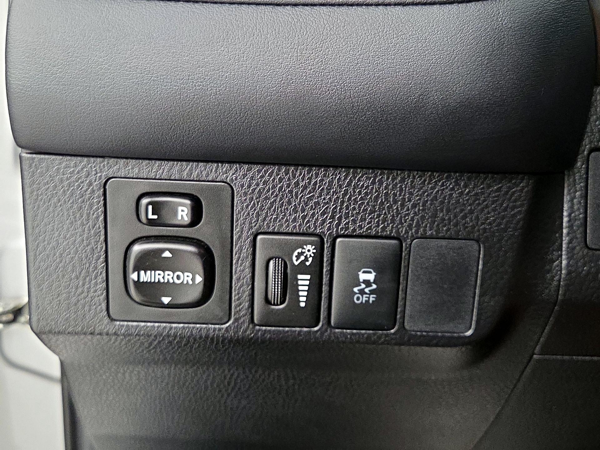 Thumbnail: 2015 Toyota RAV4 - 13